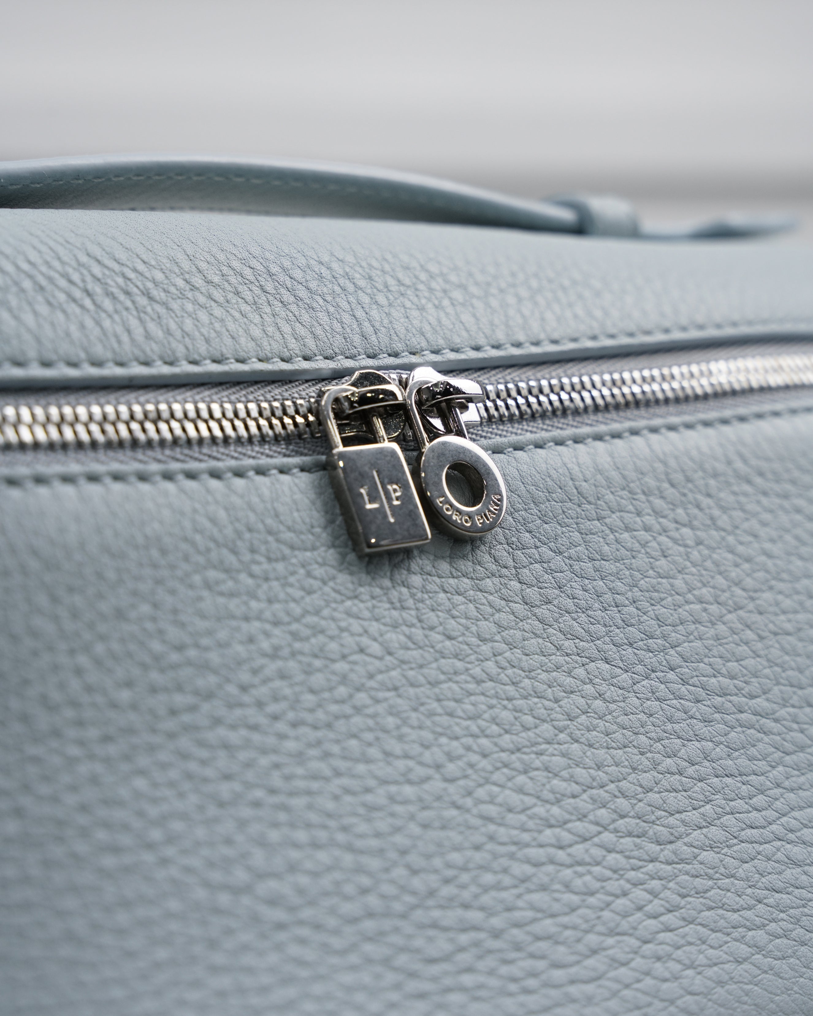 EXTRA POCKET L19 HAMMERED CALFSKIN MINTY BREEZE