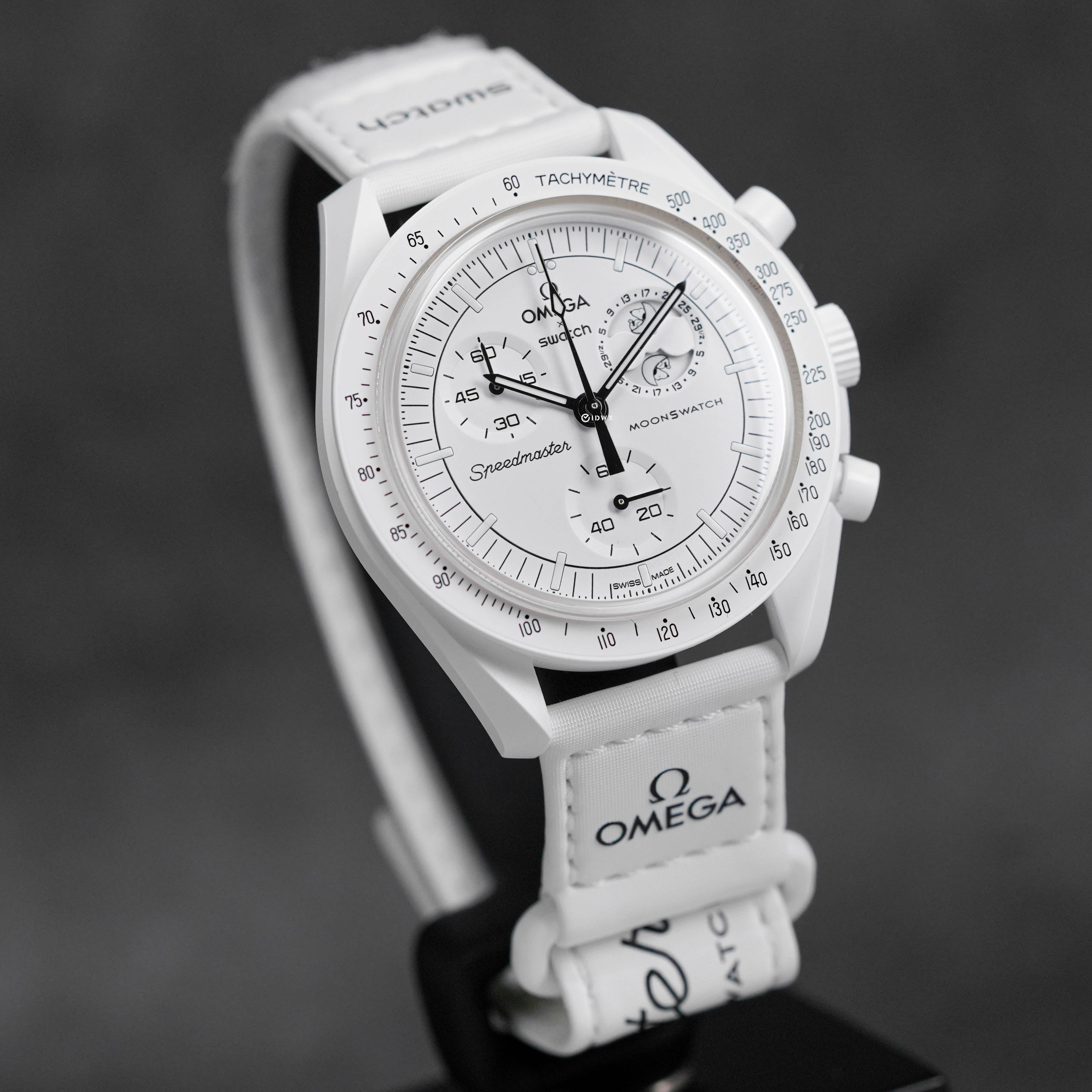 Harga Moonswatch Snoopy White