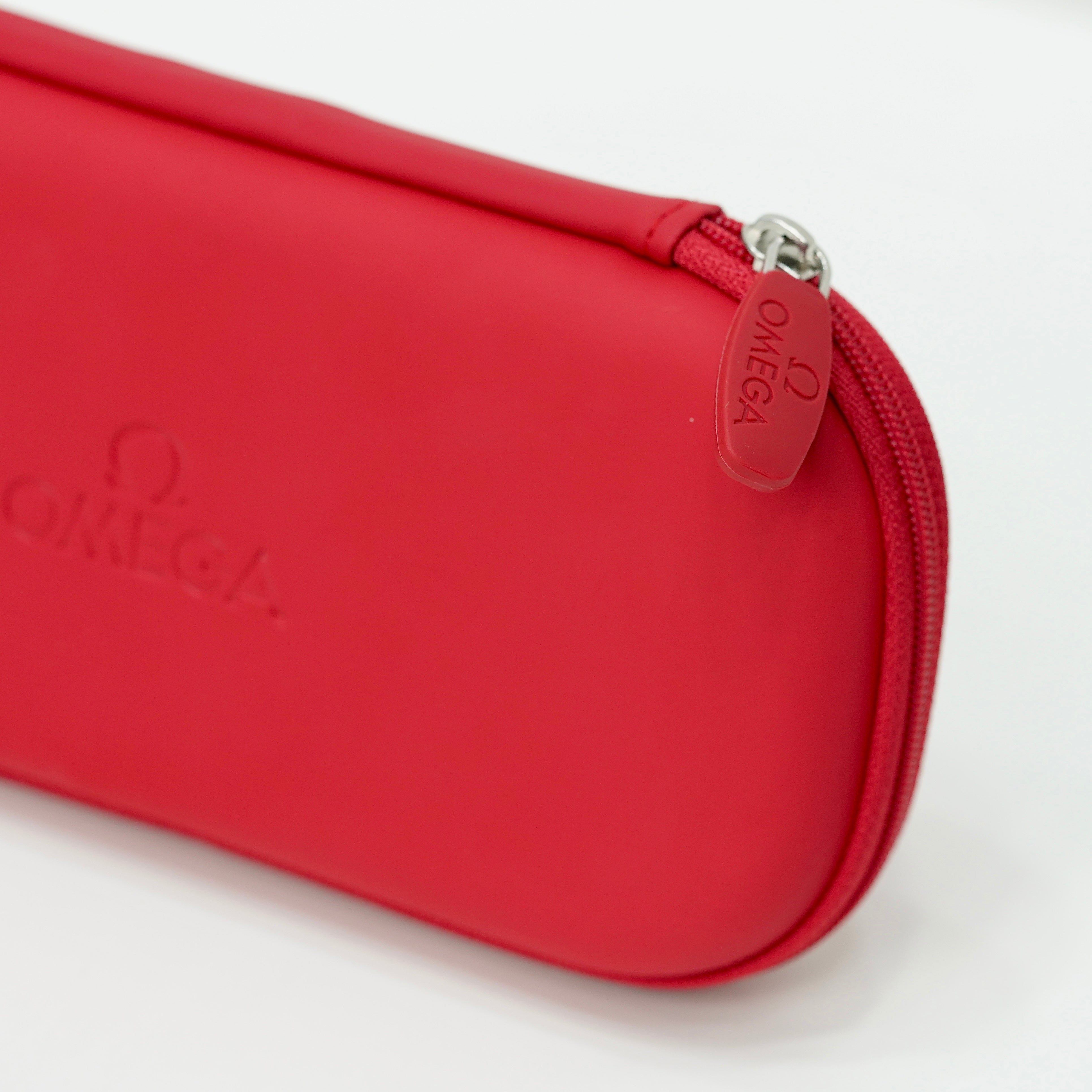 RED WATCH TRAVEL CASE HOLD 2 WATCHES