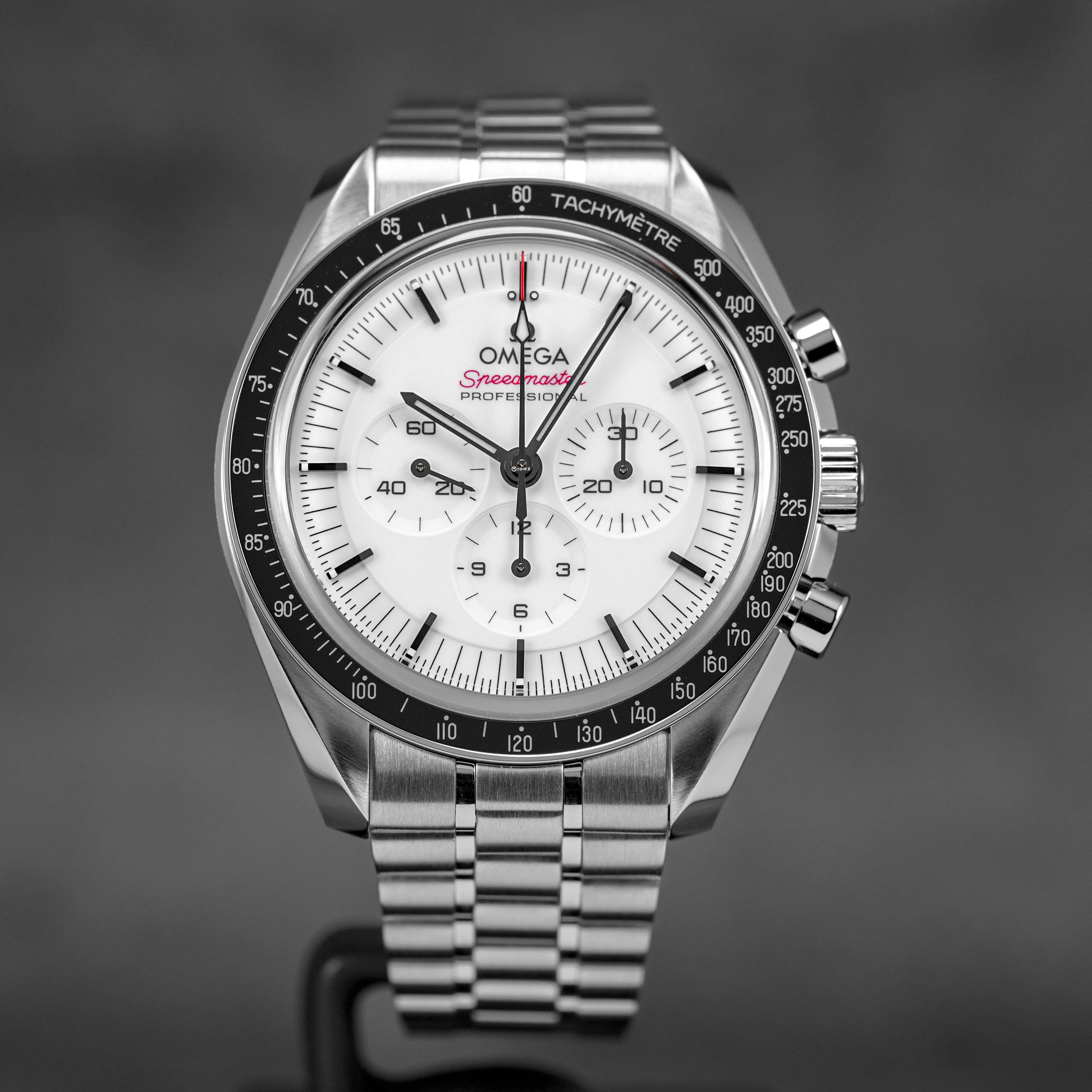 SPEEDMASTER MOONWATCH SAPPHIRE WHITE DIAL (2025)