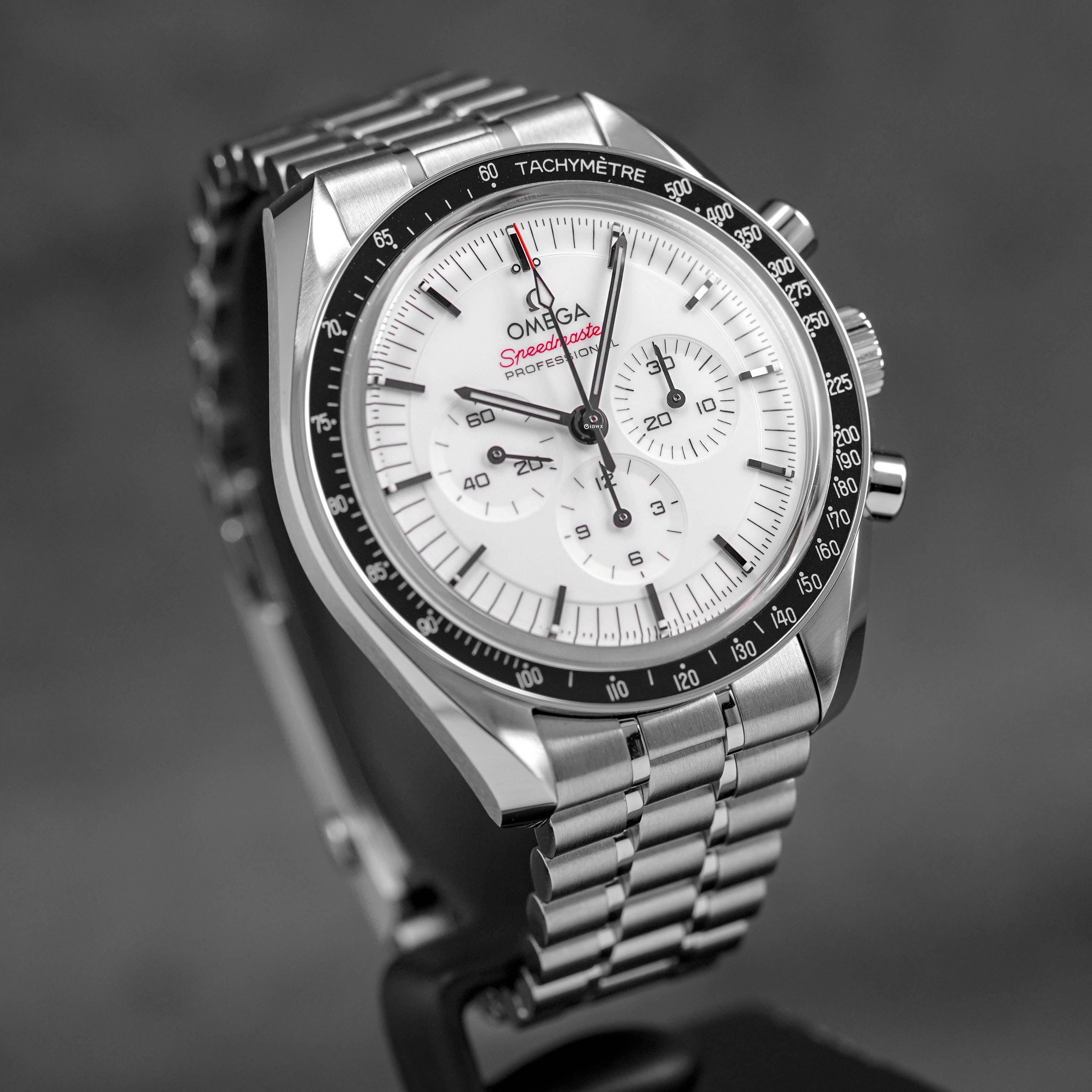 SPEEDMASTER MOONWATCH SAPPHIRE WHITE DIAL (2025)