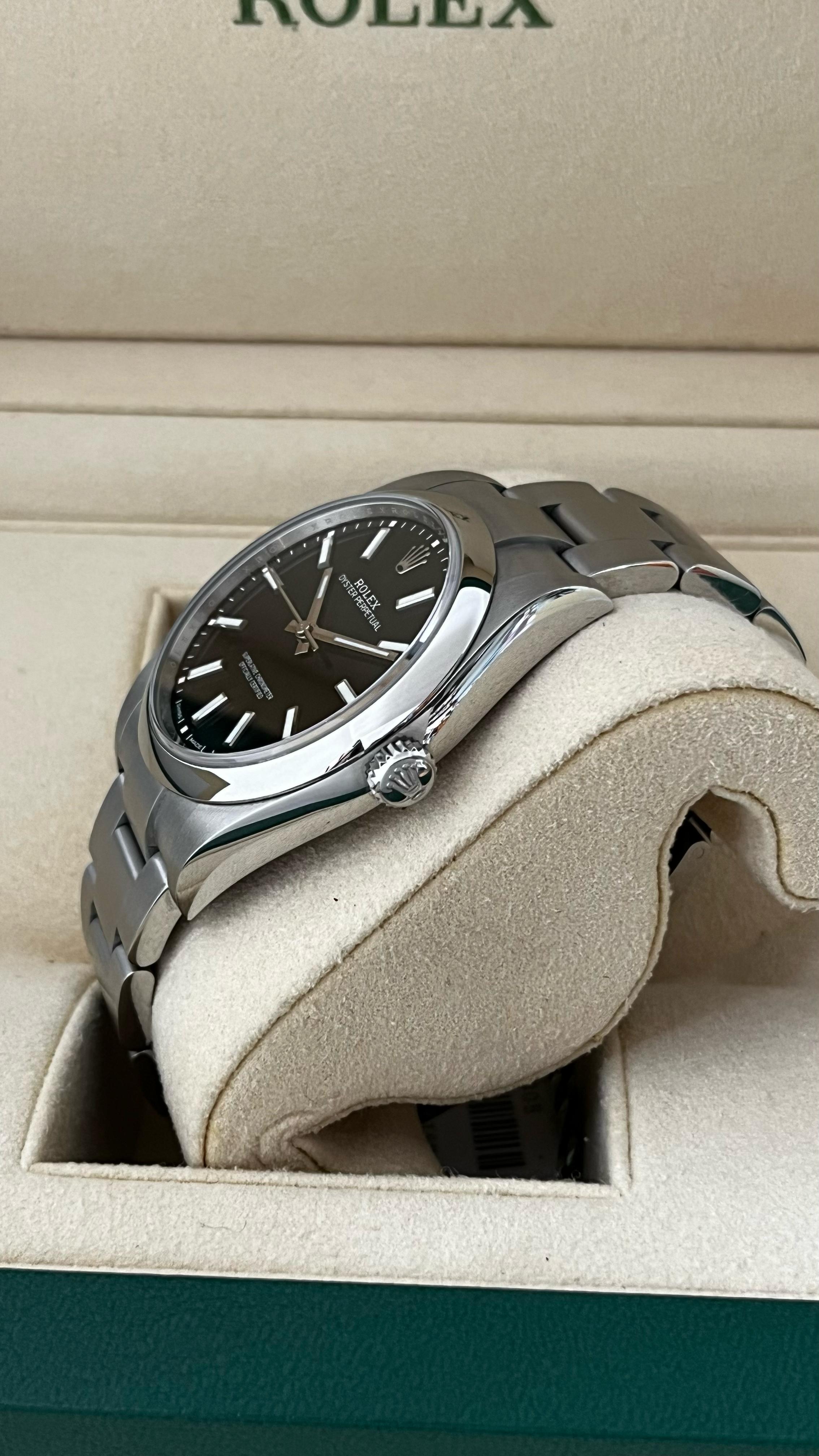 OYSTER PERPETUAL 39MM BLACK DIAL (2019)