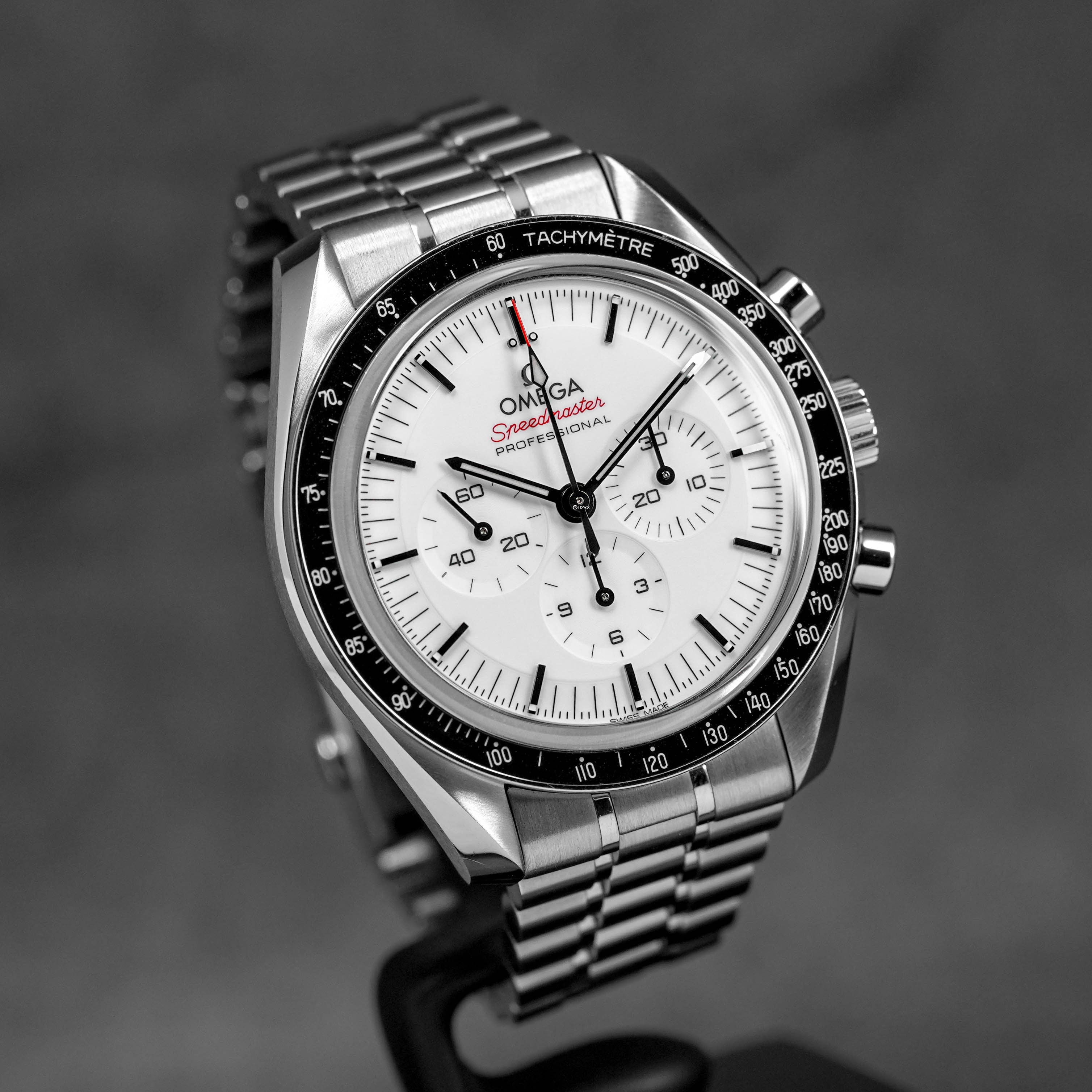 Harga Omega Speedmaster Moonwatch Sapphire White