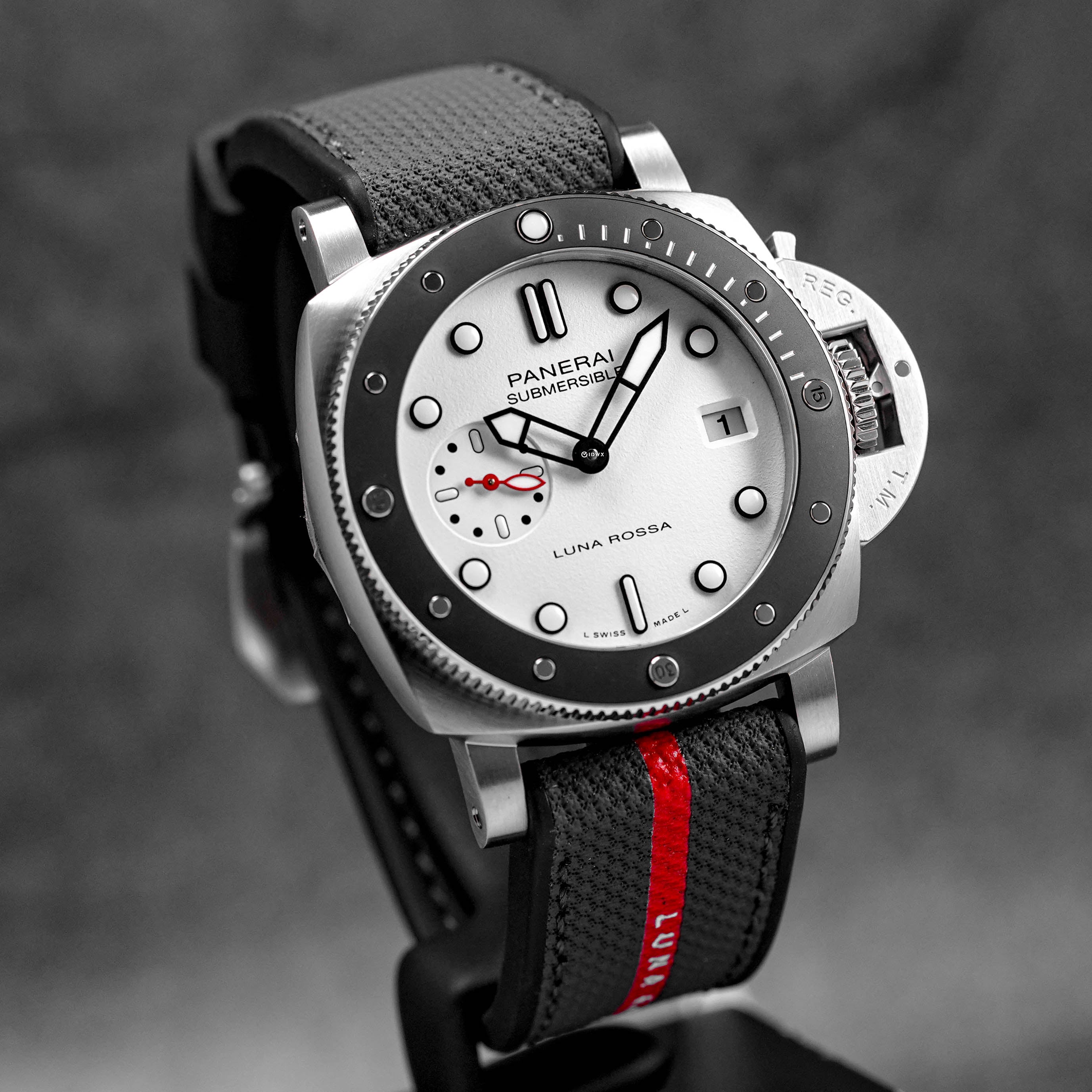 PAM 1579 Luna Rossa