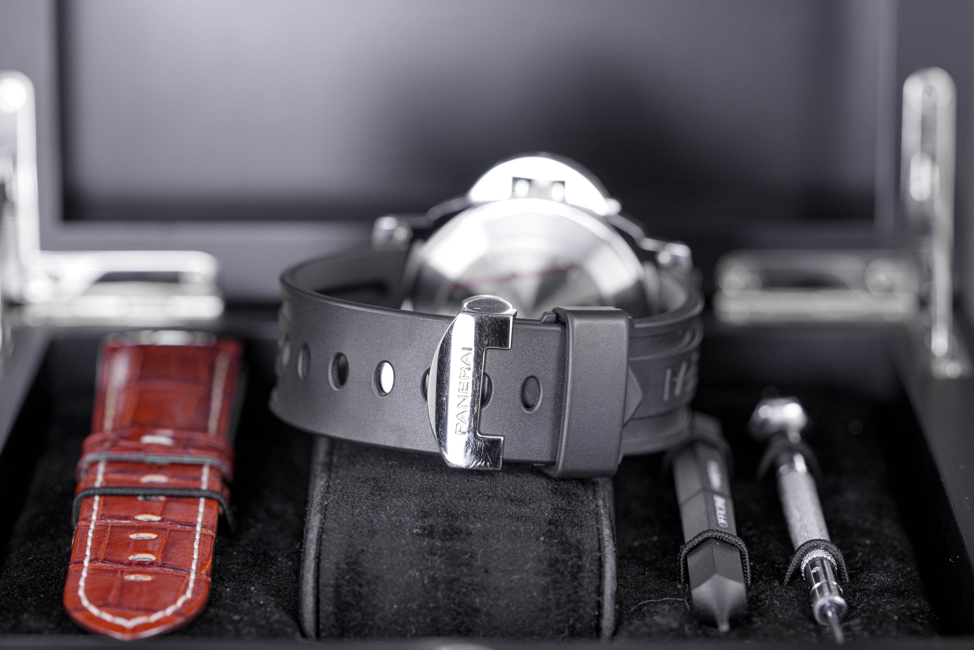 LUMINOR GMT 44MM STEEL BLACK DIAL PAM 88 (2011)