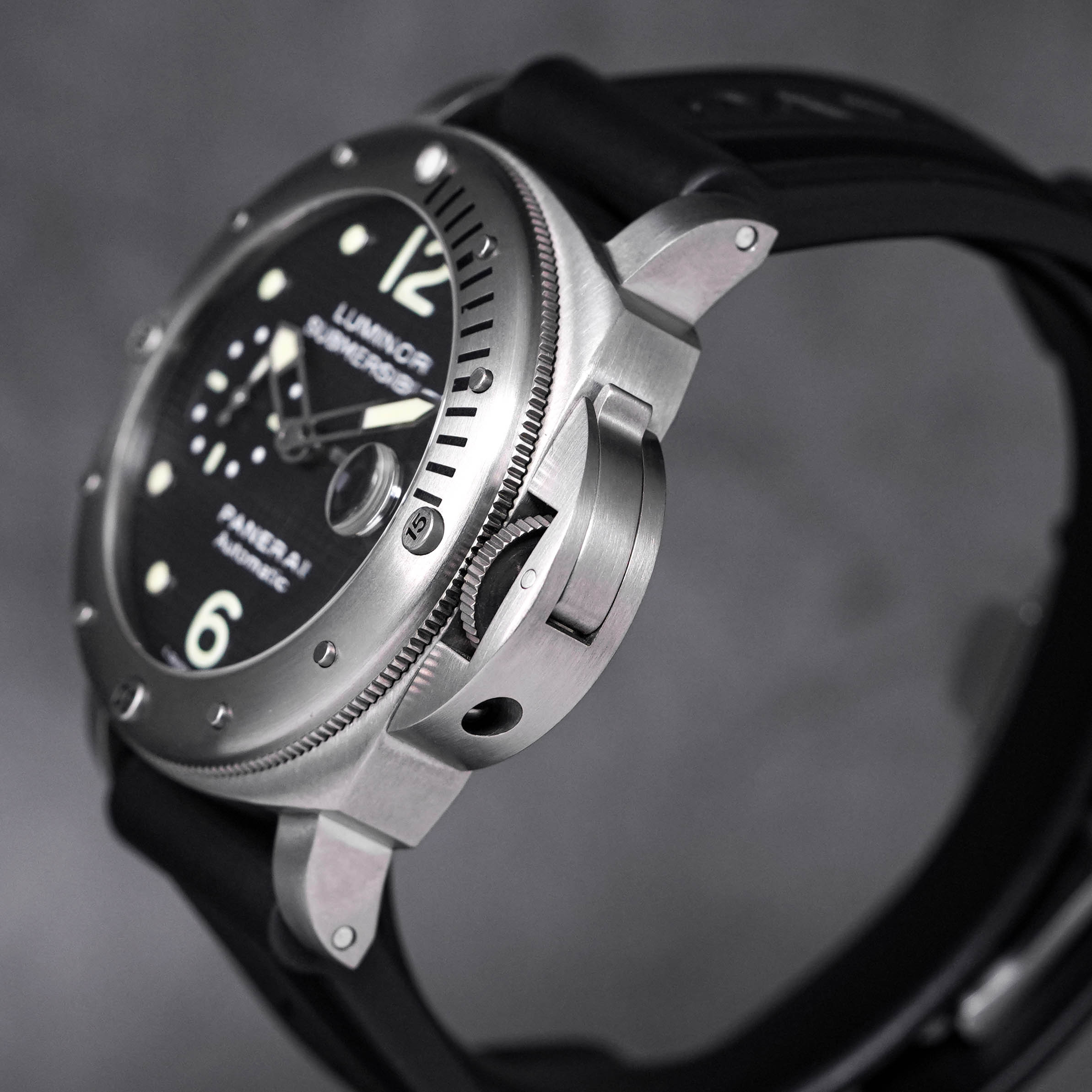 LUMINOR SUBMERSIBLE 44MM TITANIUM HOBNAIL DIAL PAM 025 (2012)