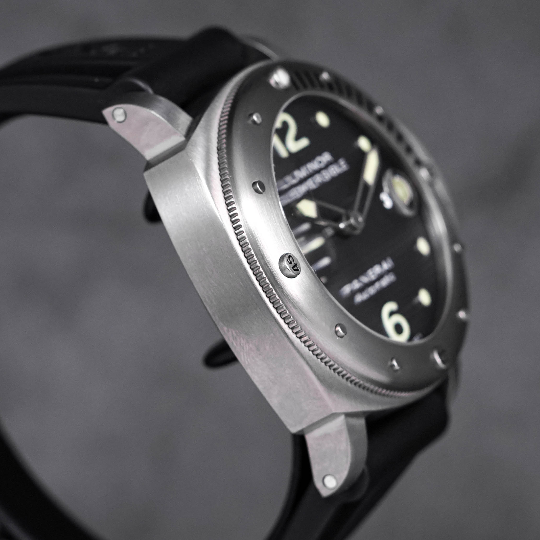 LUMINOR SUBMERSIBLE 44MM TITANIUM HOBNAIL DIAL PAM 025 (2012)