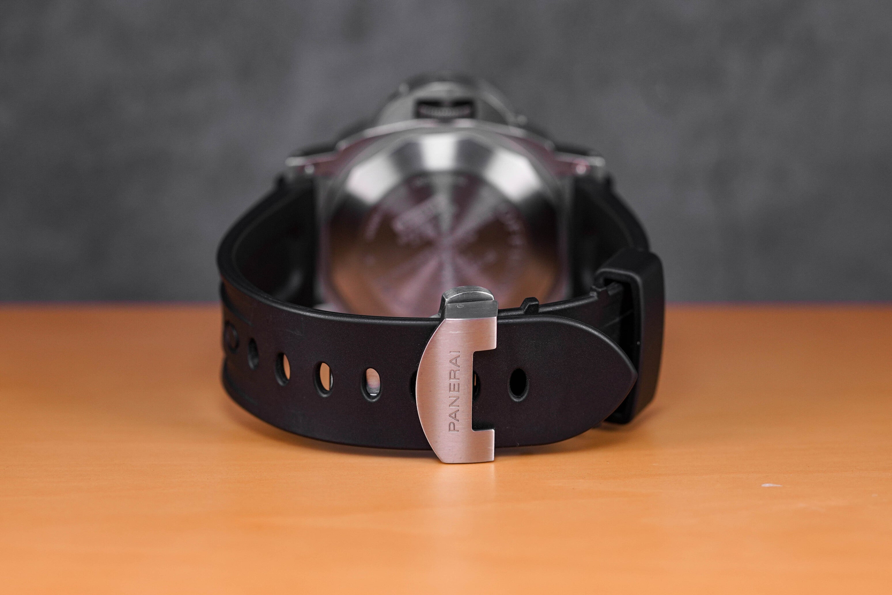 LUMINOR SUBMERSIBLE 44MM TITANIUM HOBNAIL DIAL PAM 025 (2012)