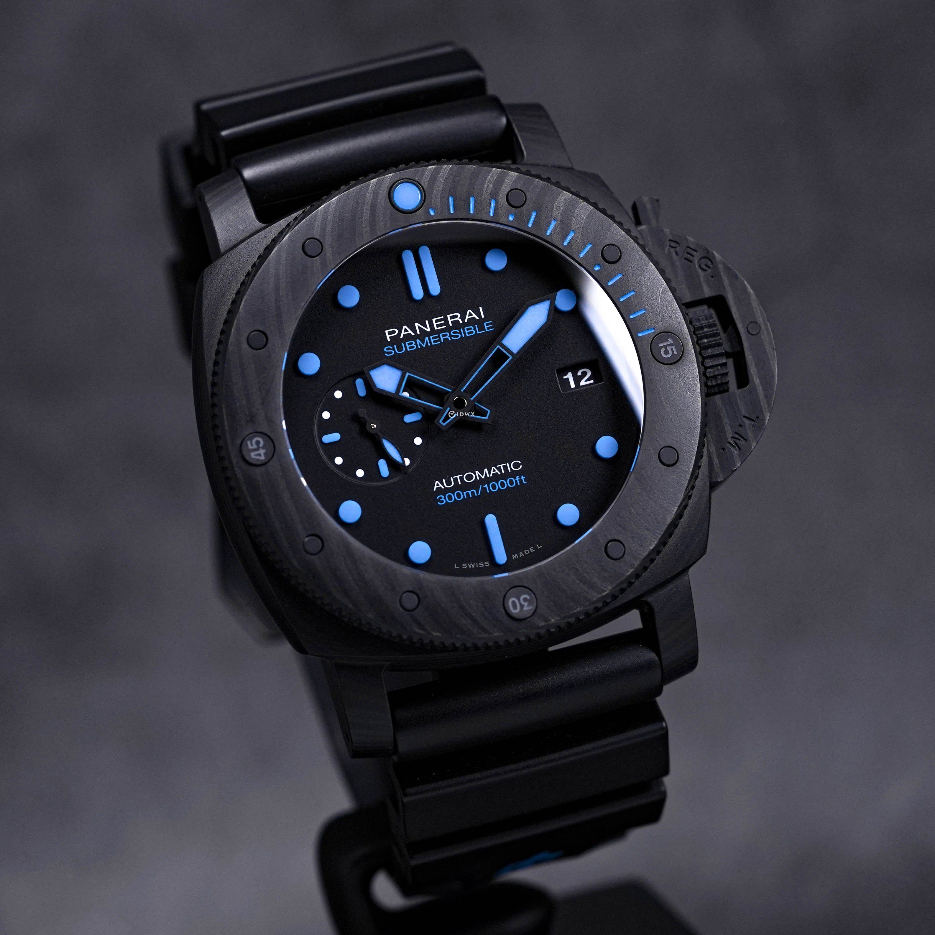 LUMINOR SUBMERSIBLE 47MM CARBOTECH BLACK DIAL PAM 1616 (2020)