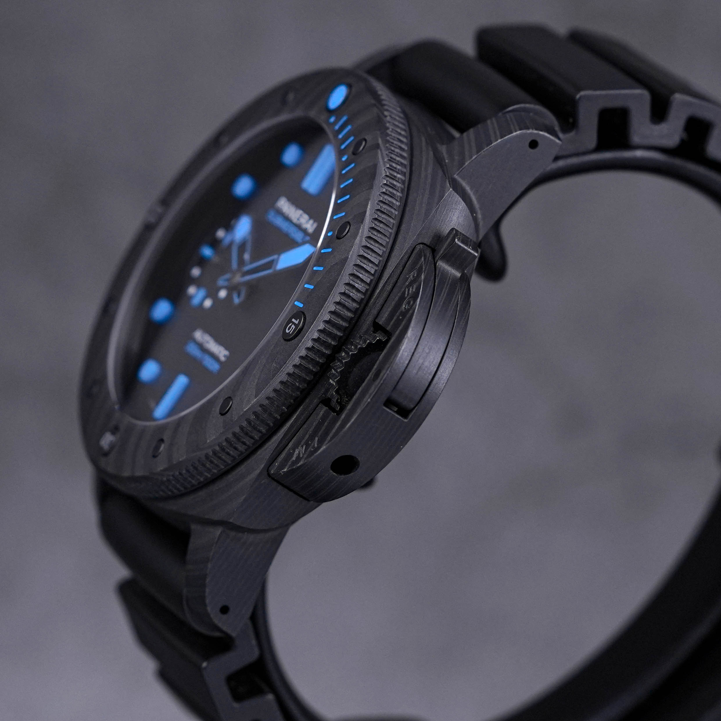 LUMINOR SUBMERSIBLE 47MM CARBOTECH BLACK DIAL PAM 1616 (2020)