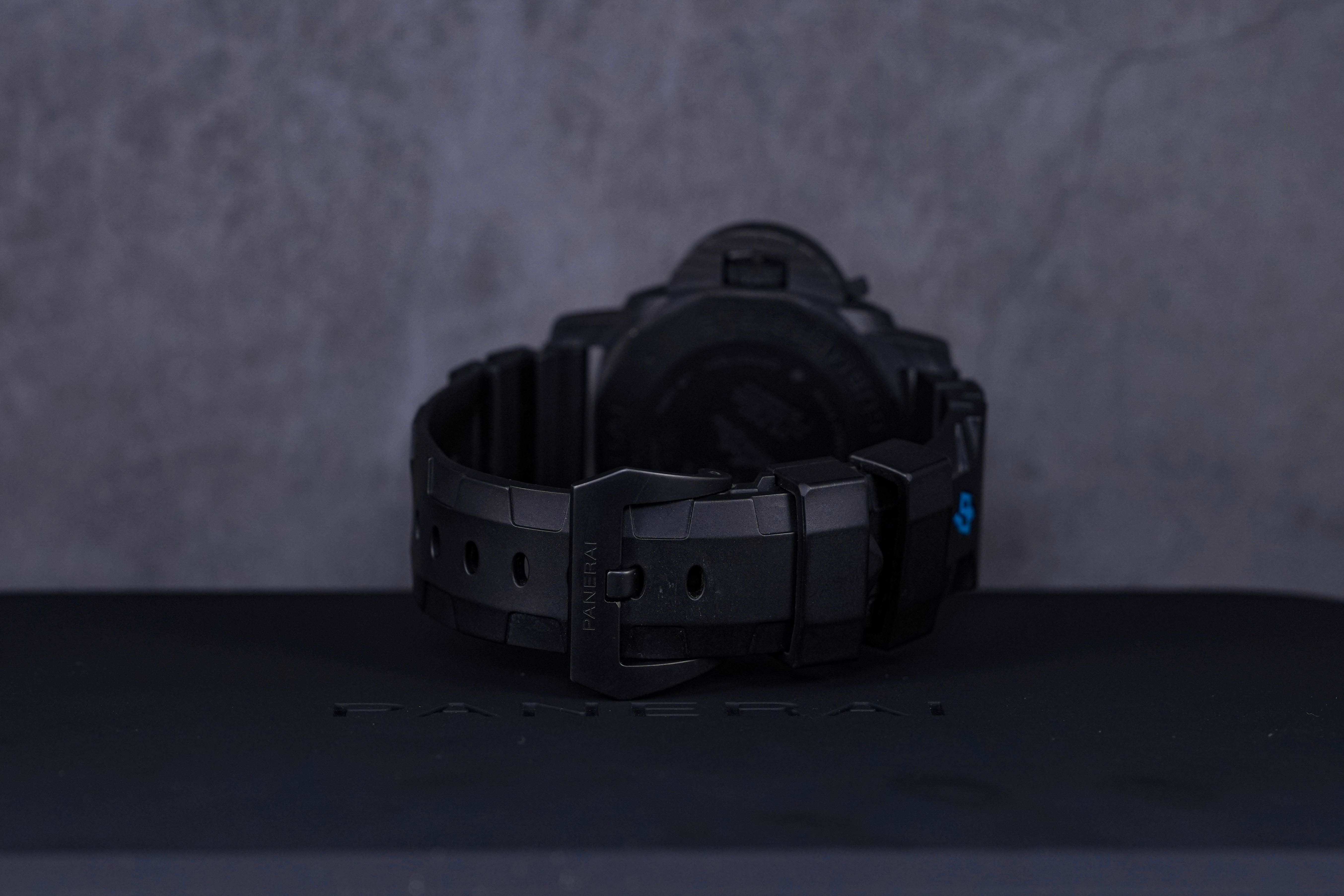 LUMINOR SUBMERSIBLE 47MM CARBOTECH BLACK DIAL PAM 1616 (2020)