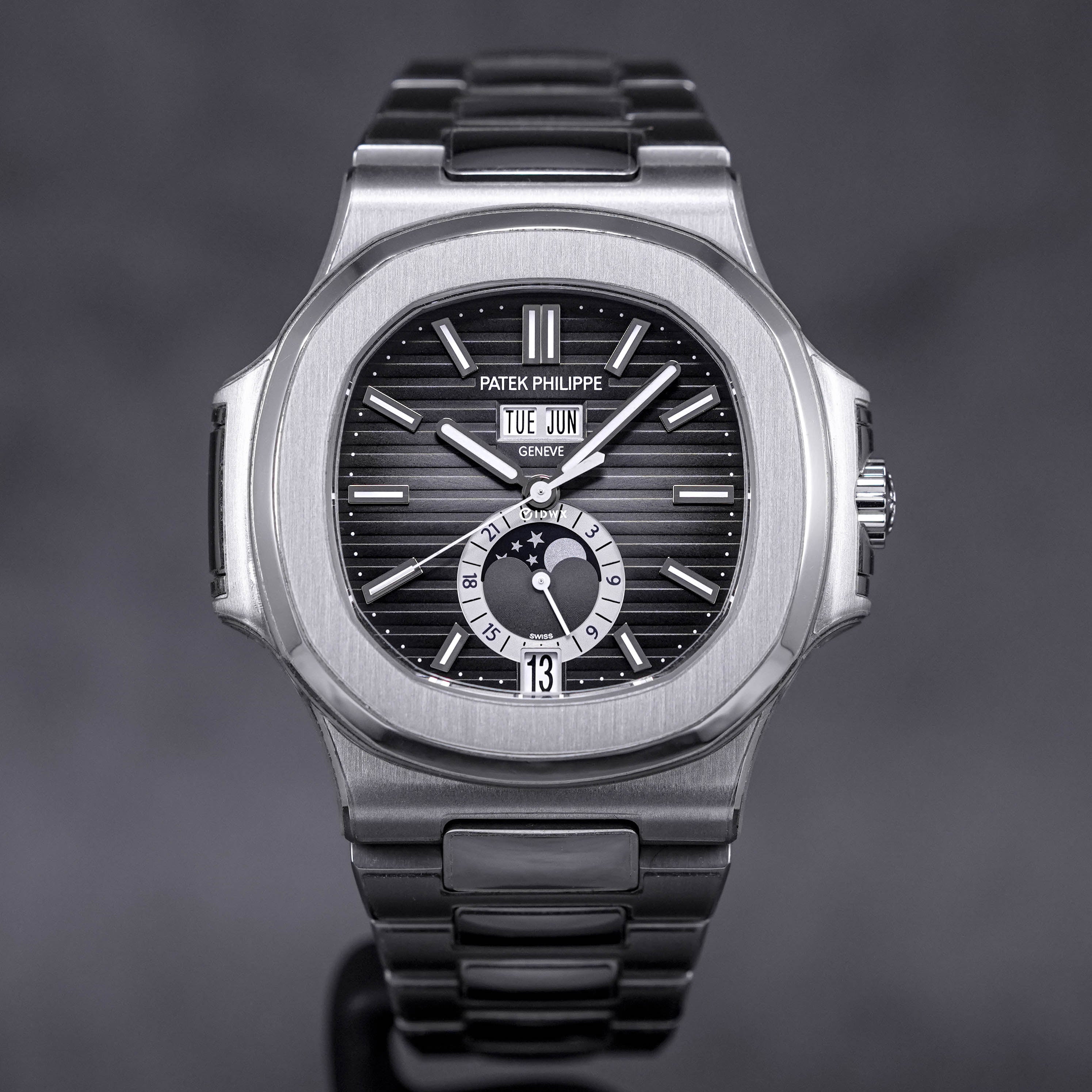 NAUTILUS 5726/1A ANNUAL CALENDAR MOONPHASE (2018)