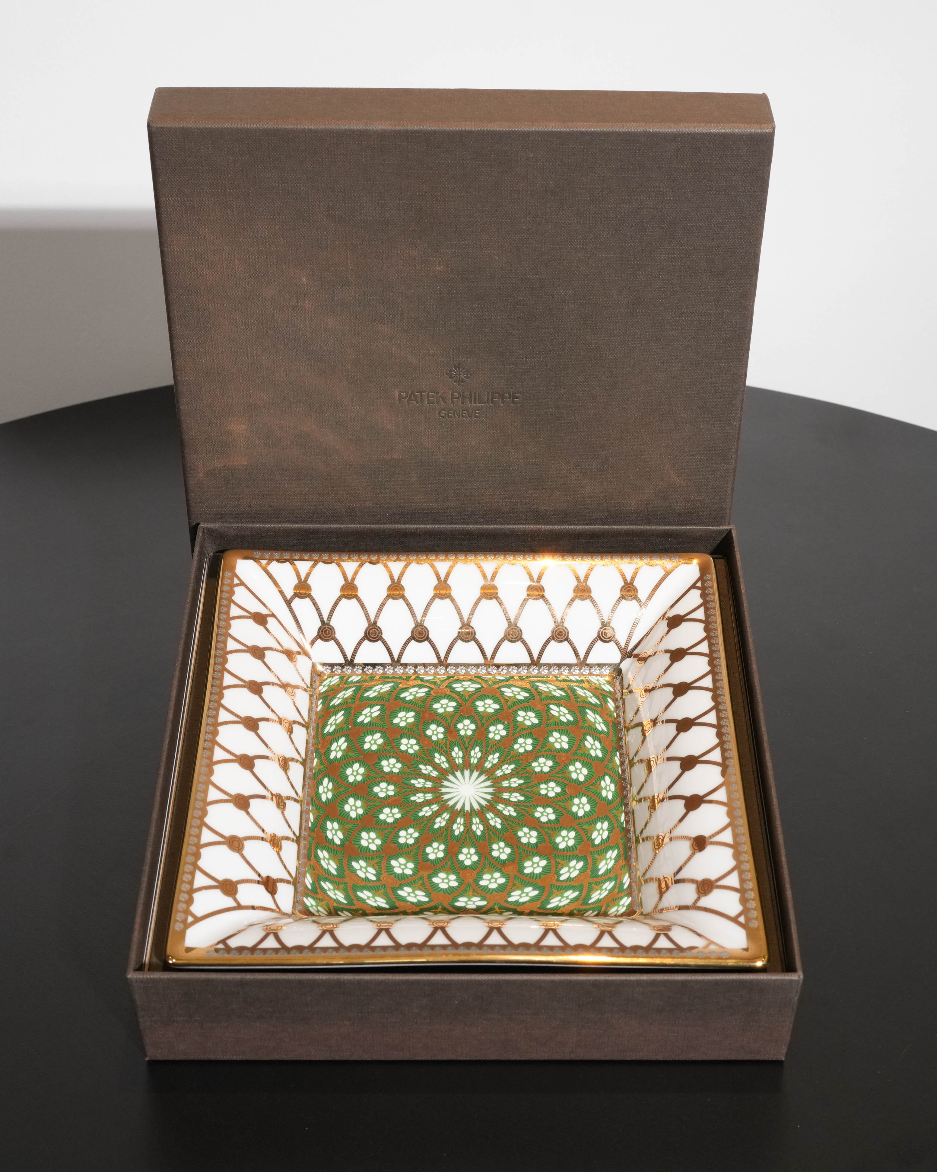 LIMOGES SQUARE PLATE 2017