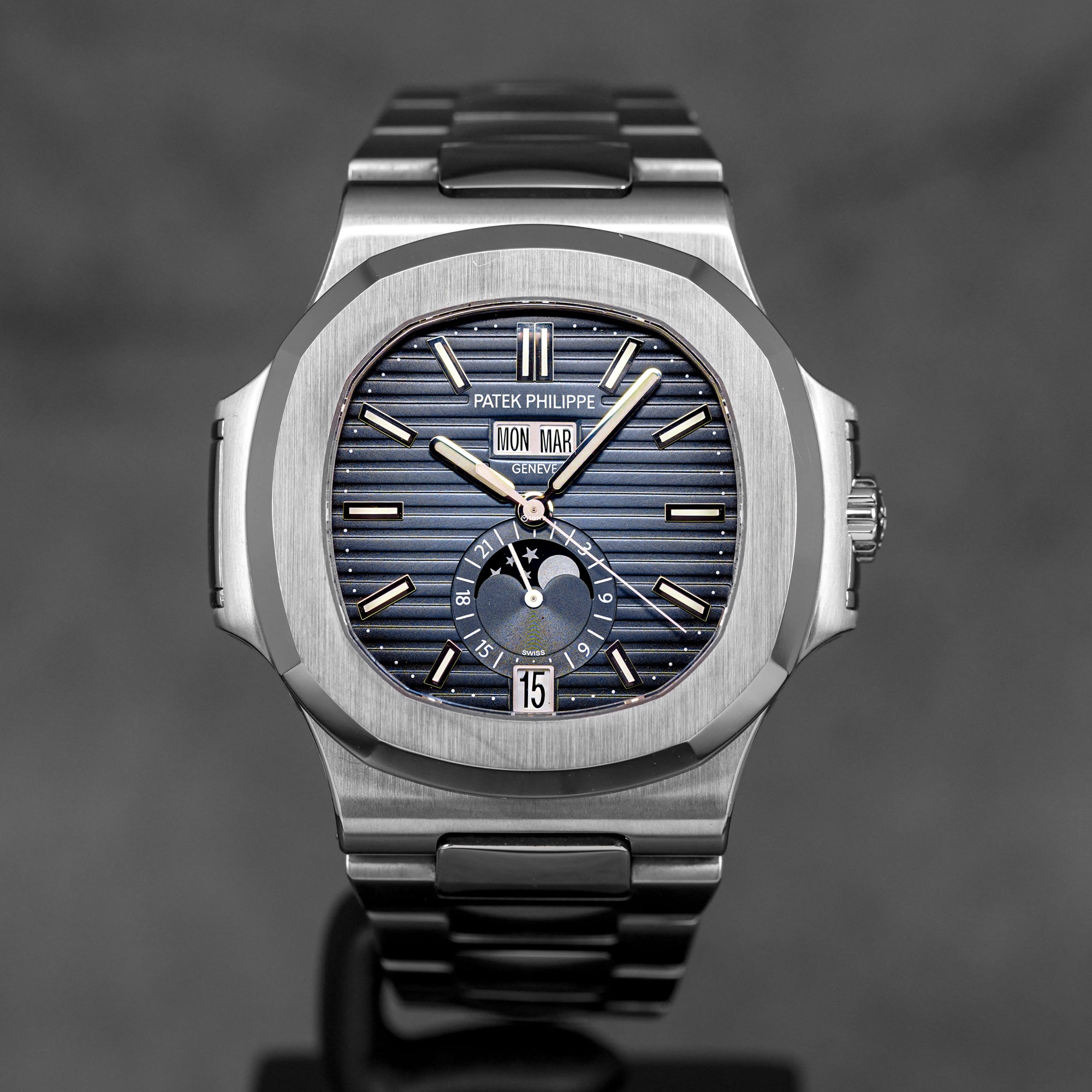 NAUTILUS 5726/1A ANNUAL CALENDAR MOONPHASE BLUE DIAL (2021)