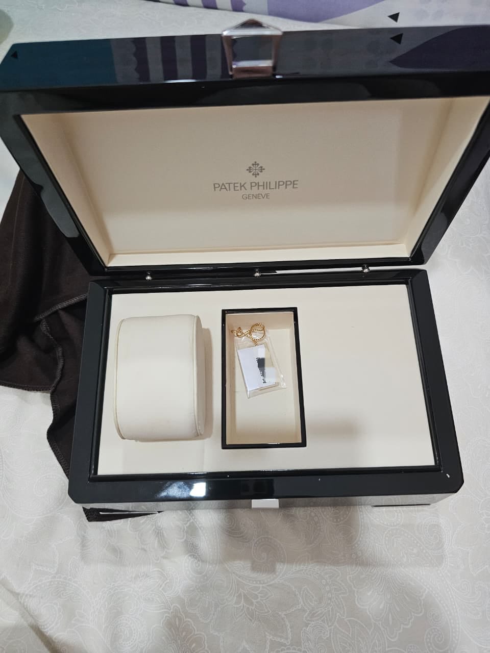 NAUTILUS 5726A ANNUAL CALENDAR MOONPHASE (2016)