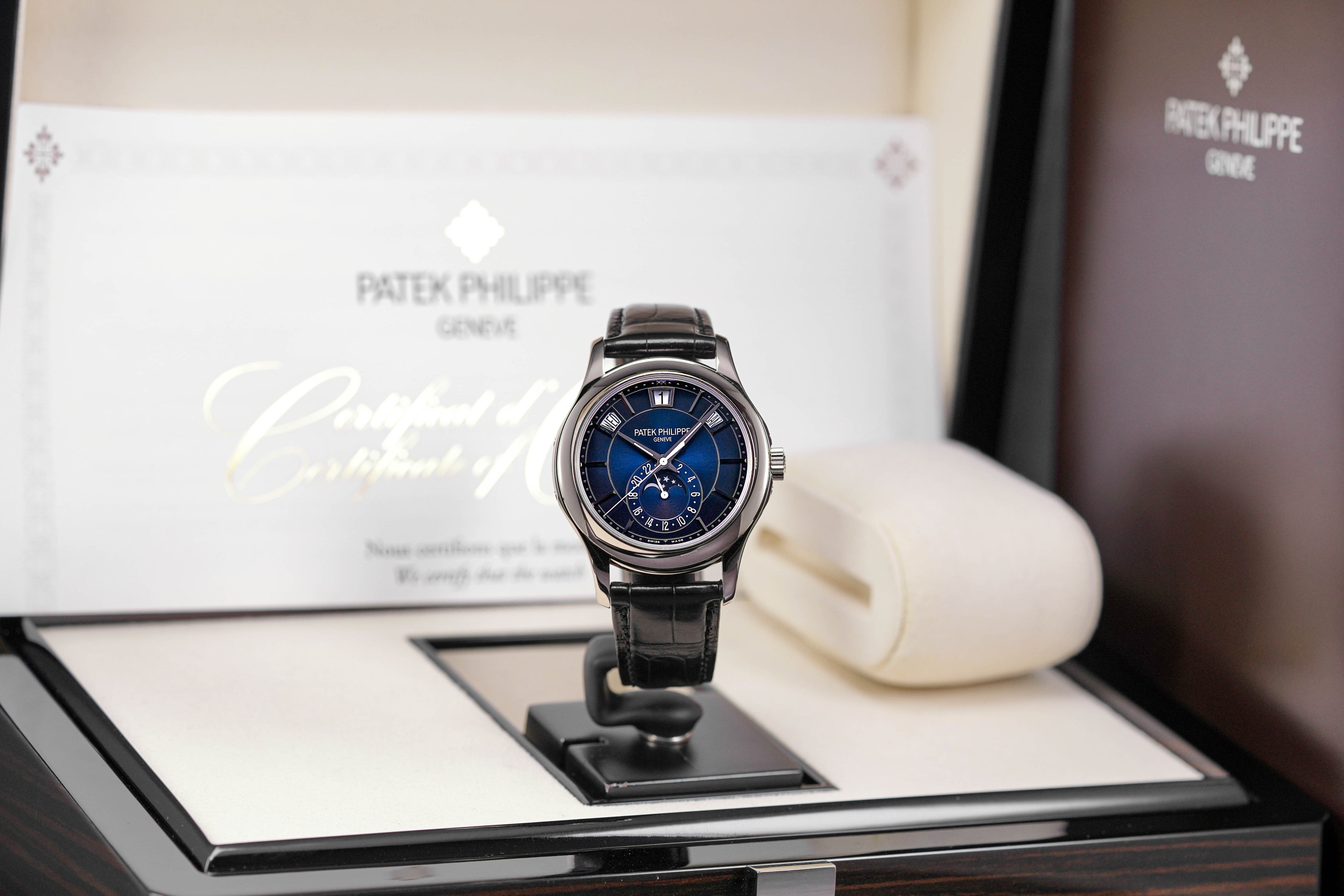 Harga Patek Philippe Complications 5205G