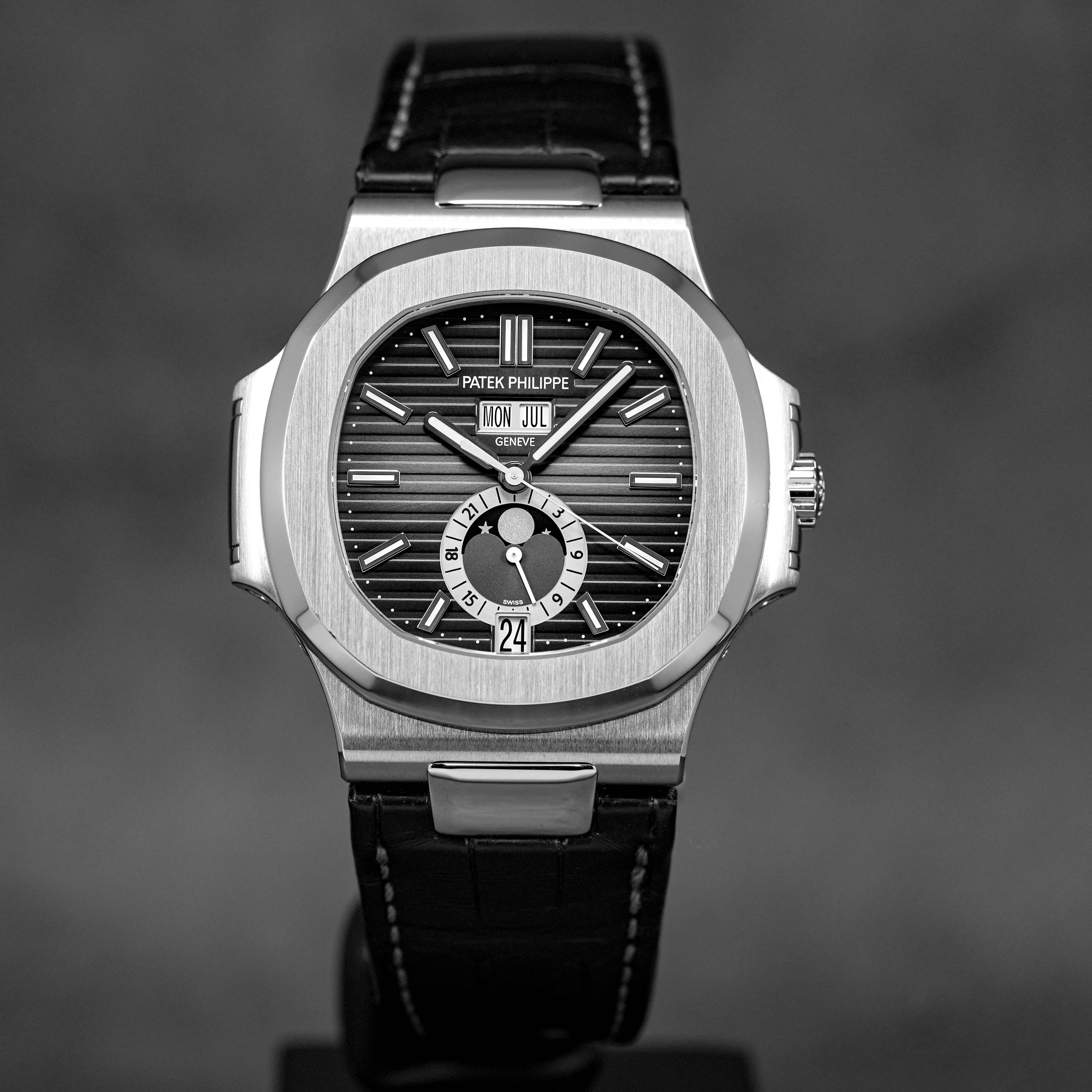 NAUTILUS 5726A ANNUAL CALENDAR MOONPHASE (2020)