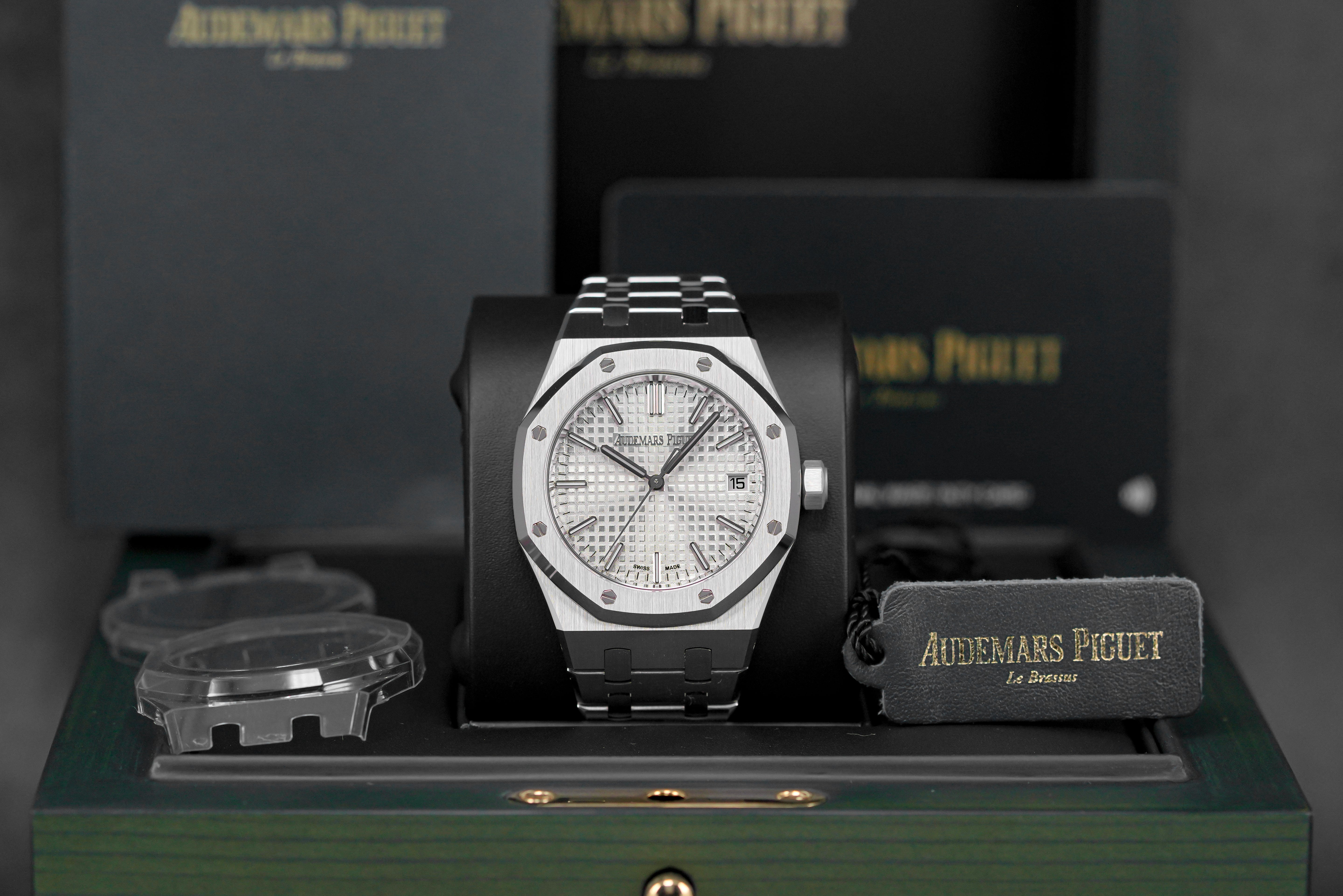 ROYAL OAK 15550ST 50TH ANNIVERSARY 37MM WHITE DIAL (2022)