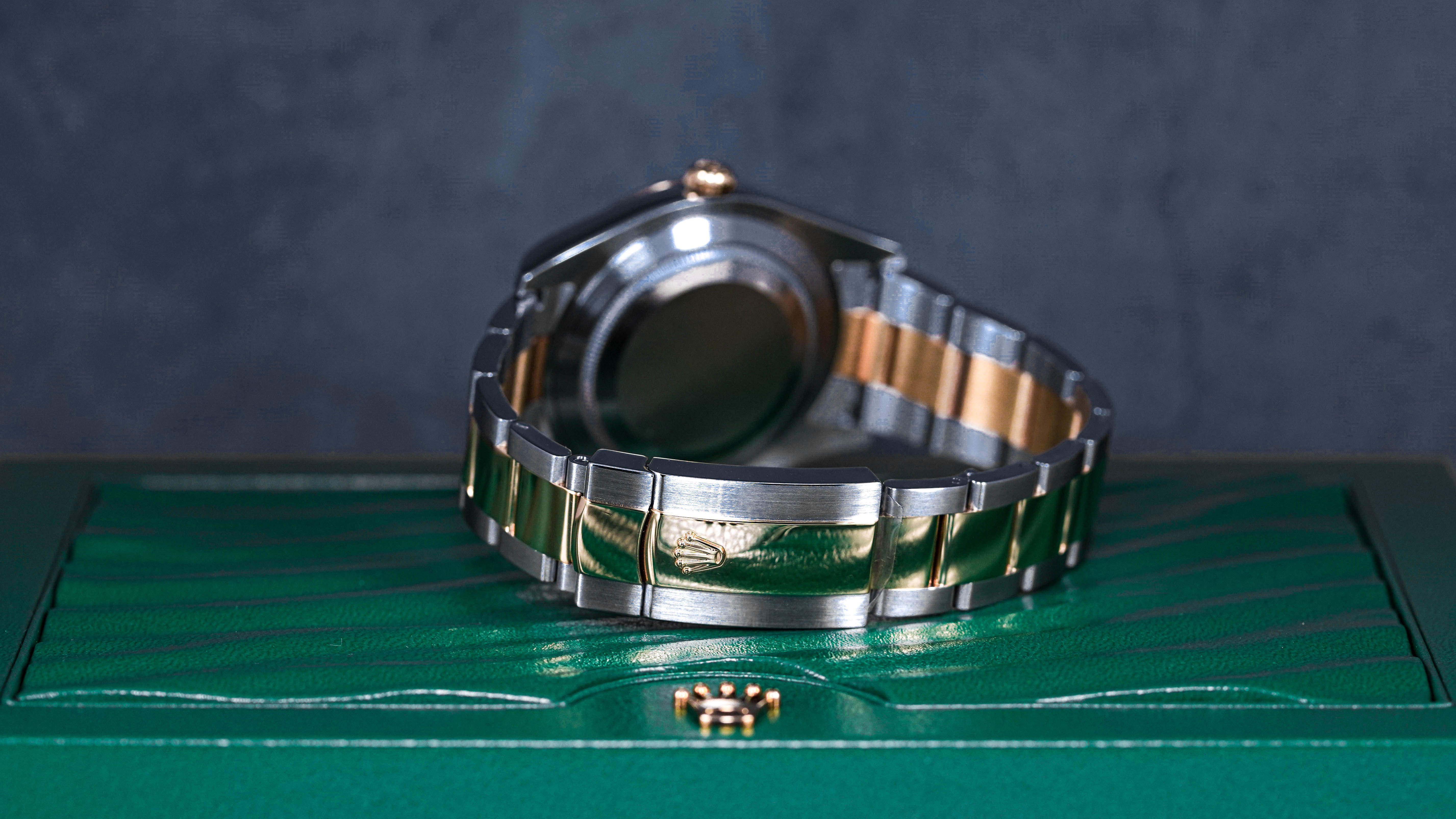 DATEJUST II TWOTONE YELLOWGOLD BLACK ROMAN DIAL (2018)