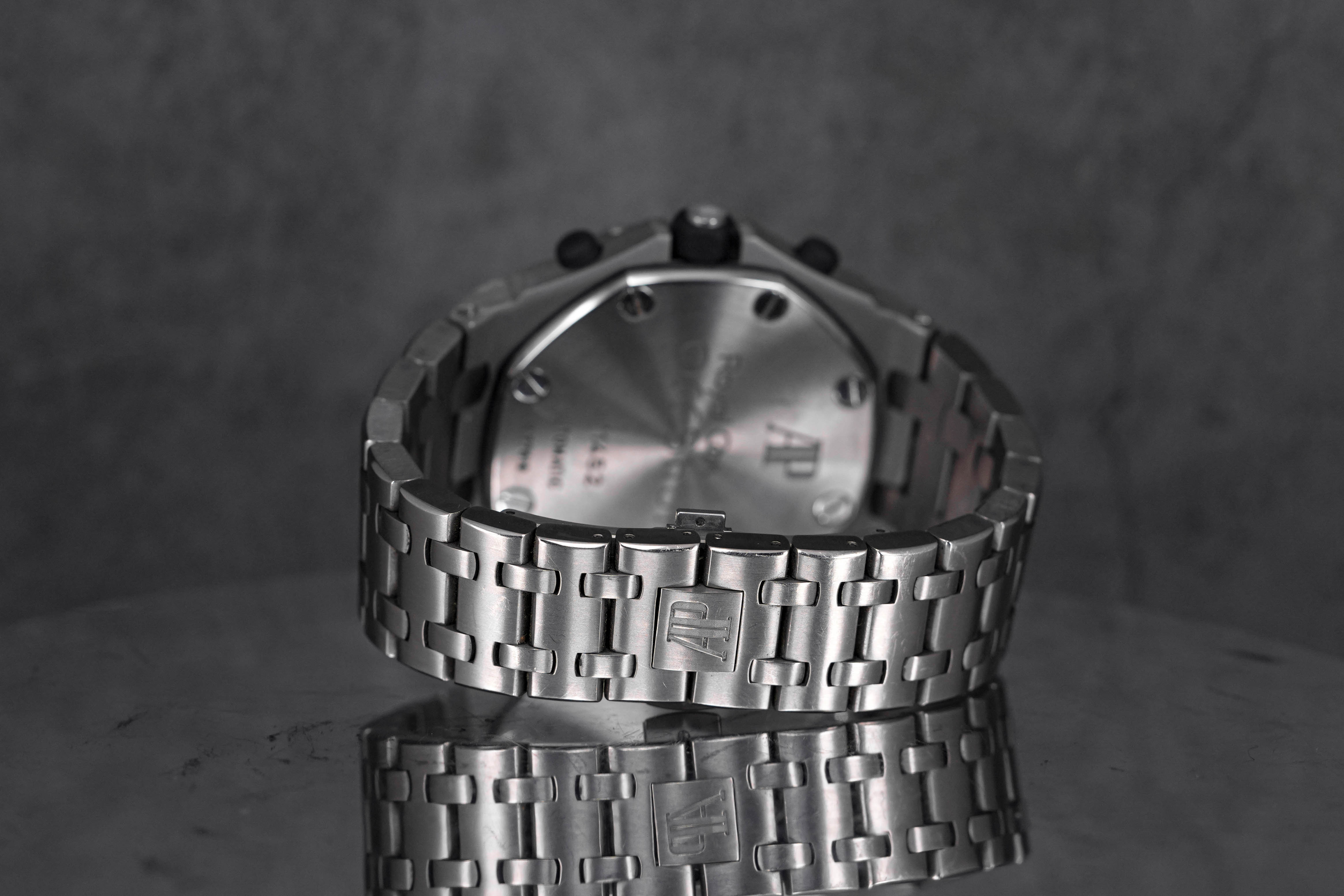 ROYAL OAK OFFSHORE CHRONOGRAPH 42MM TITANIUM GREY DIAL 'H SERIES' (WATCH ONLY - CIRCA 2011)