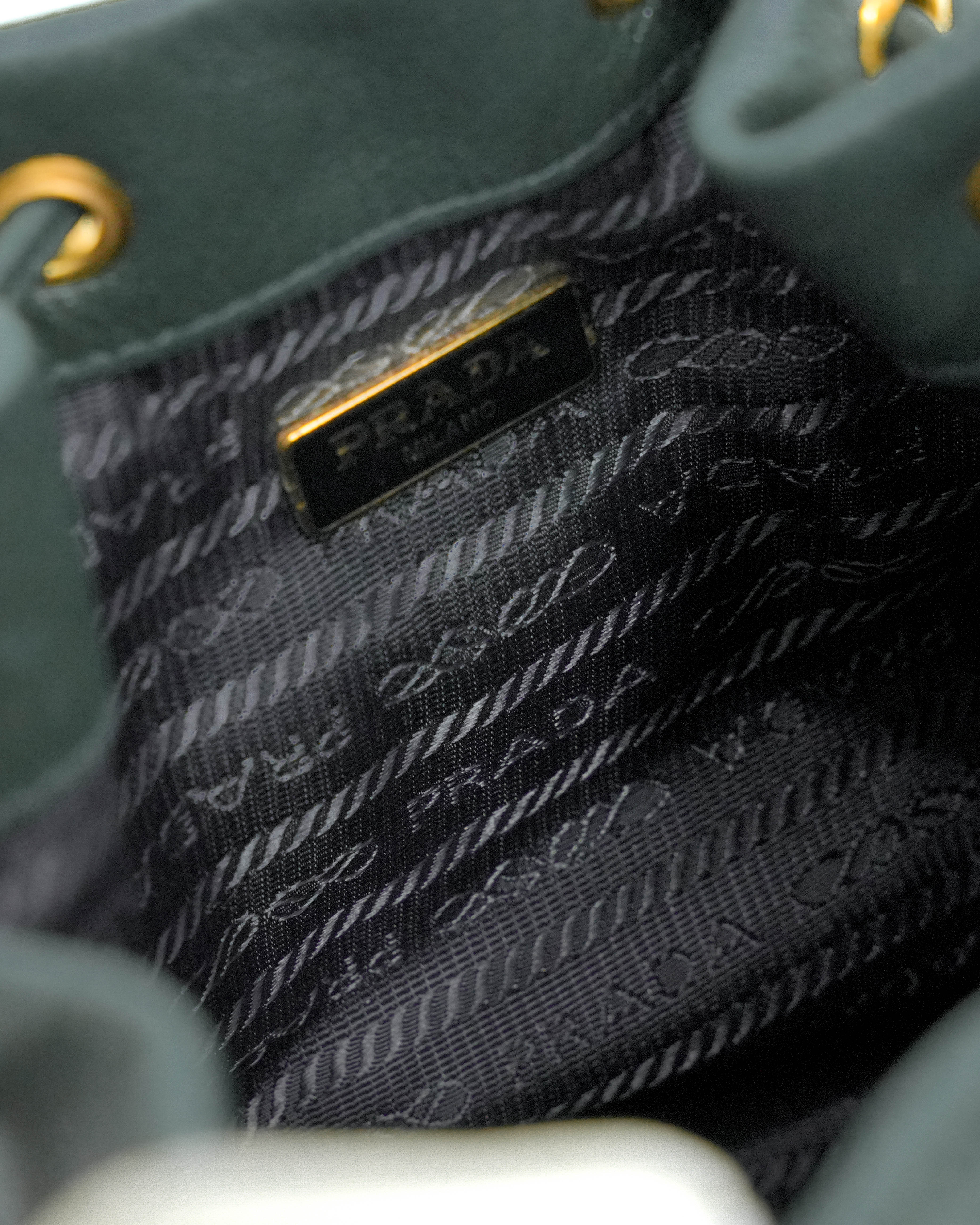 DRAWSTRING BUCKET BAG GREEN