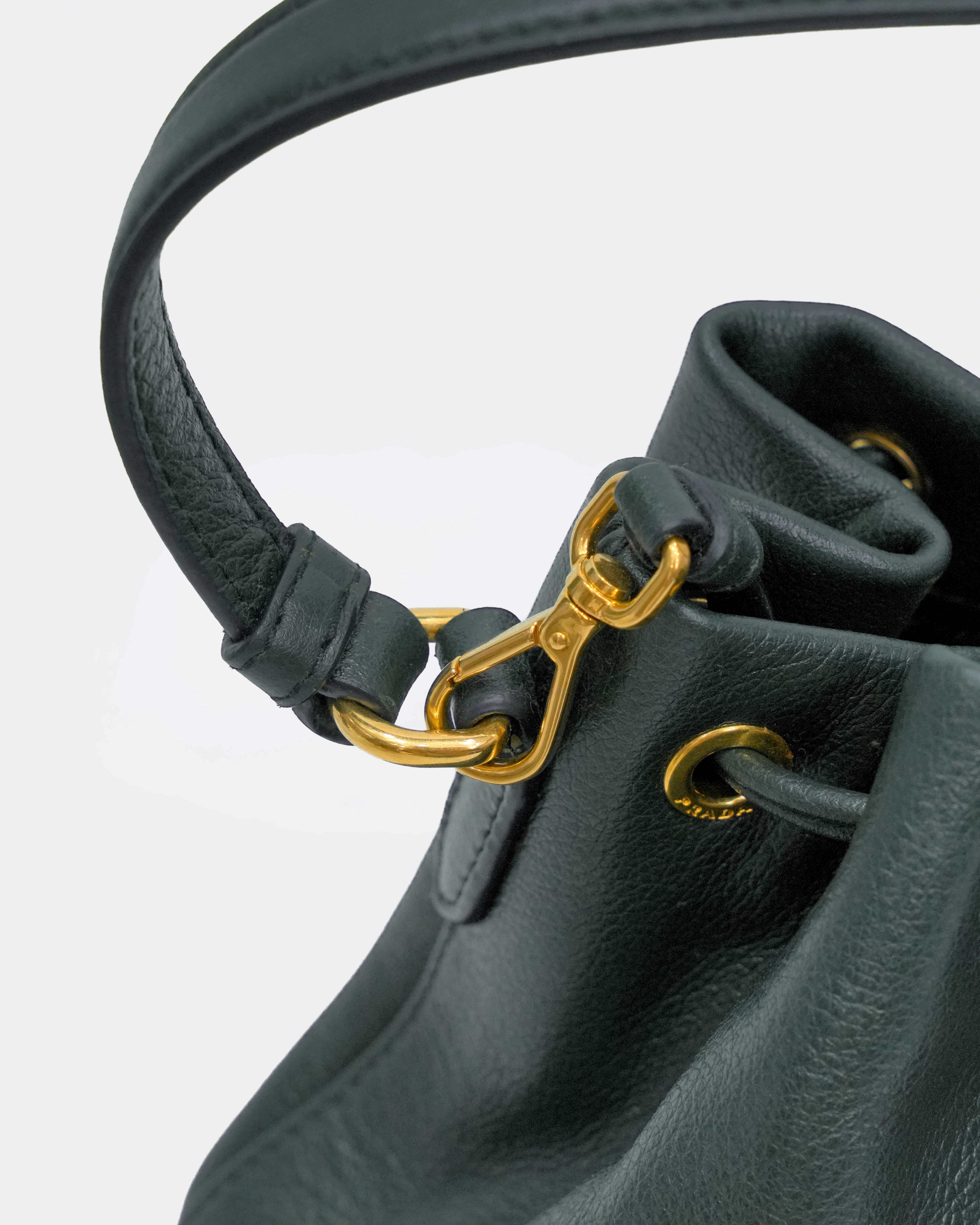 DRAWSTRING BUCKET BAG GREEN