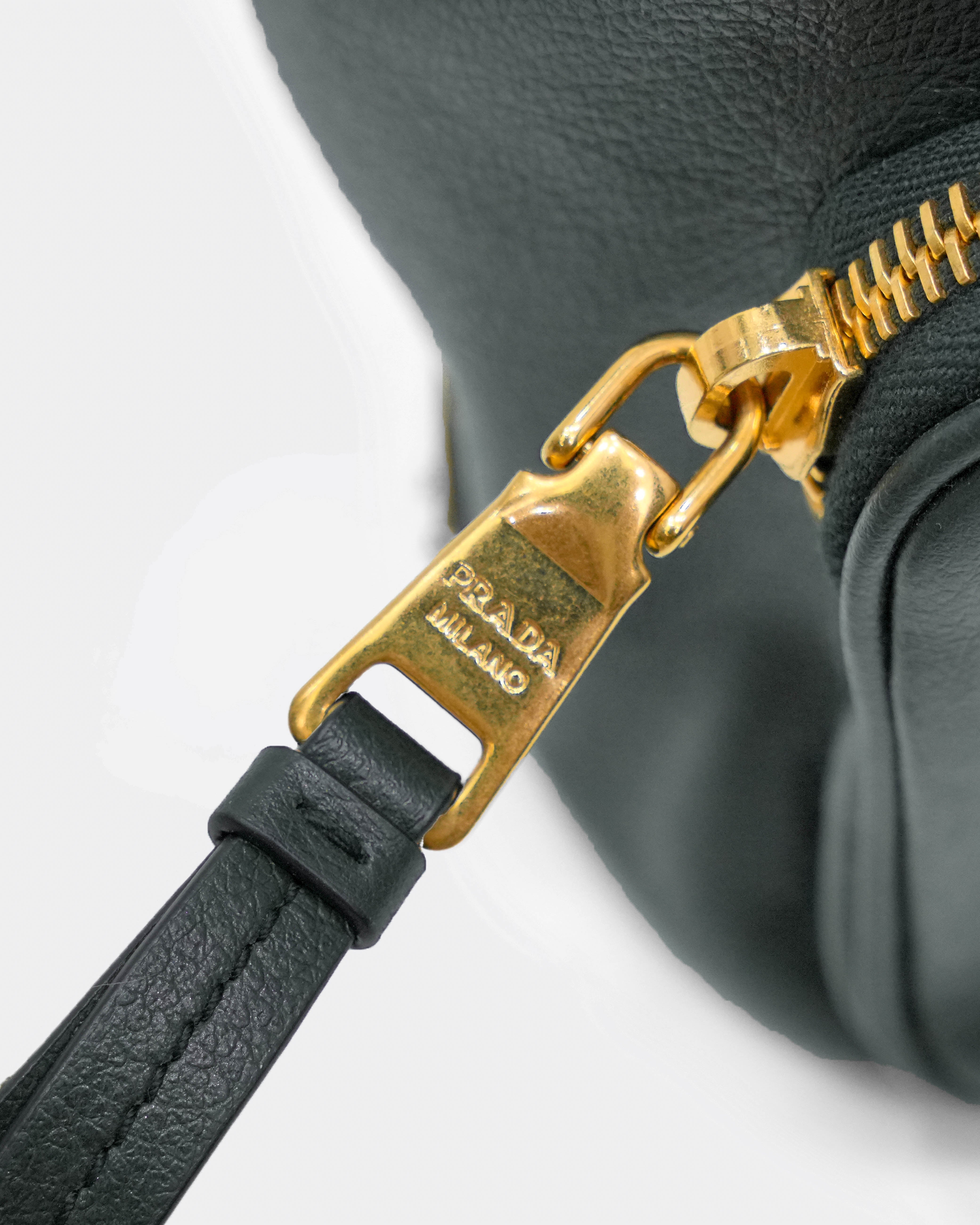 DRAWSTRING BUCKET BAG GREEN