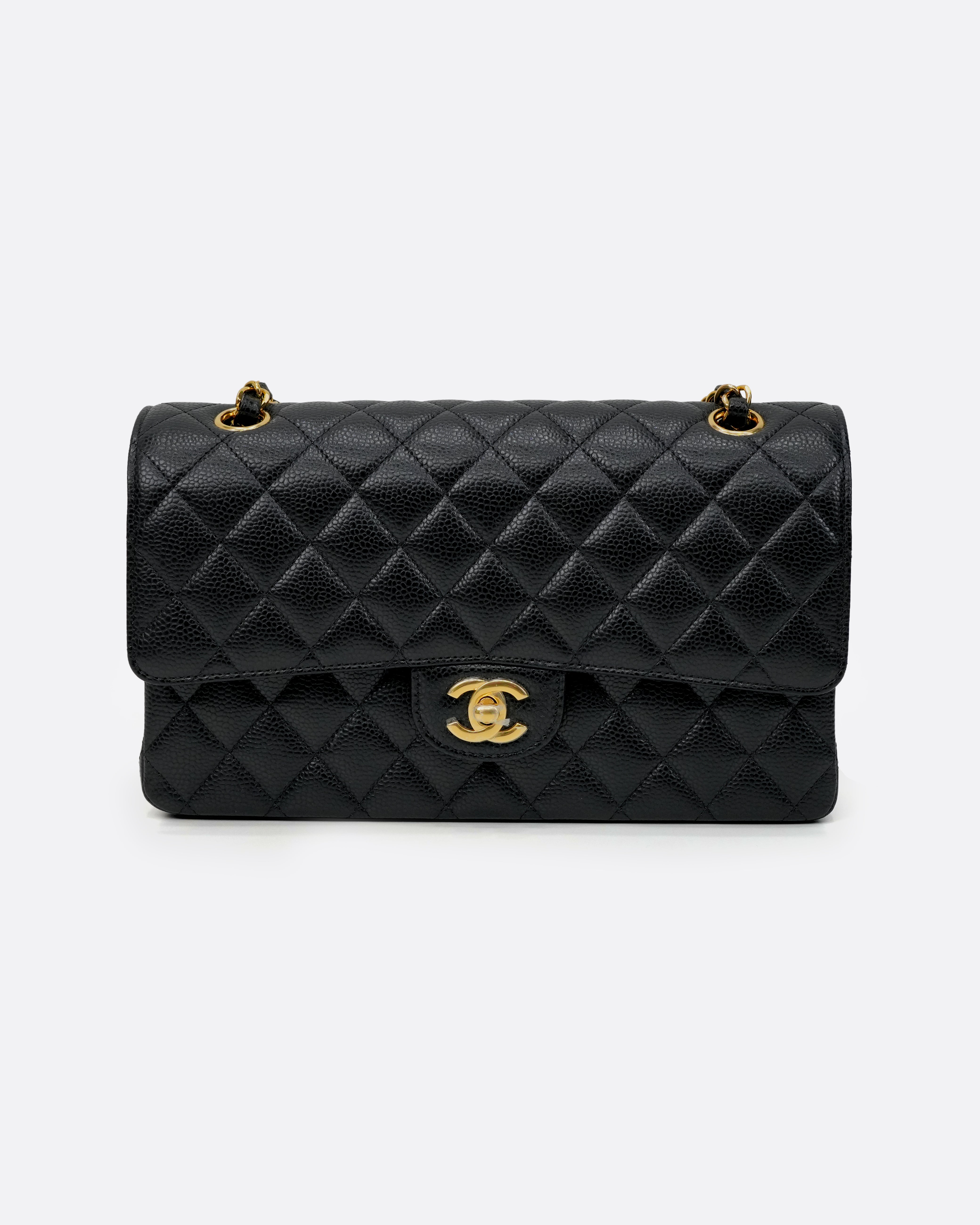 MEDIUM CLASSIC FLAP BLACK CAVIAR GOLDHARDWARE