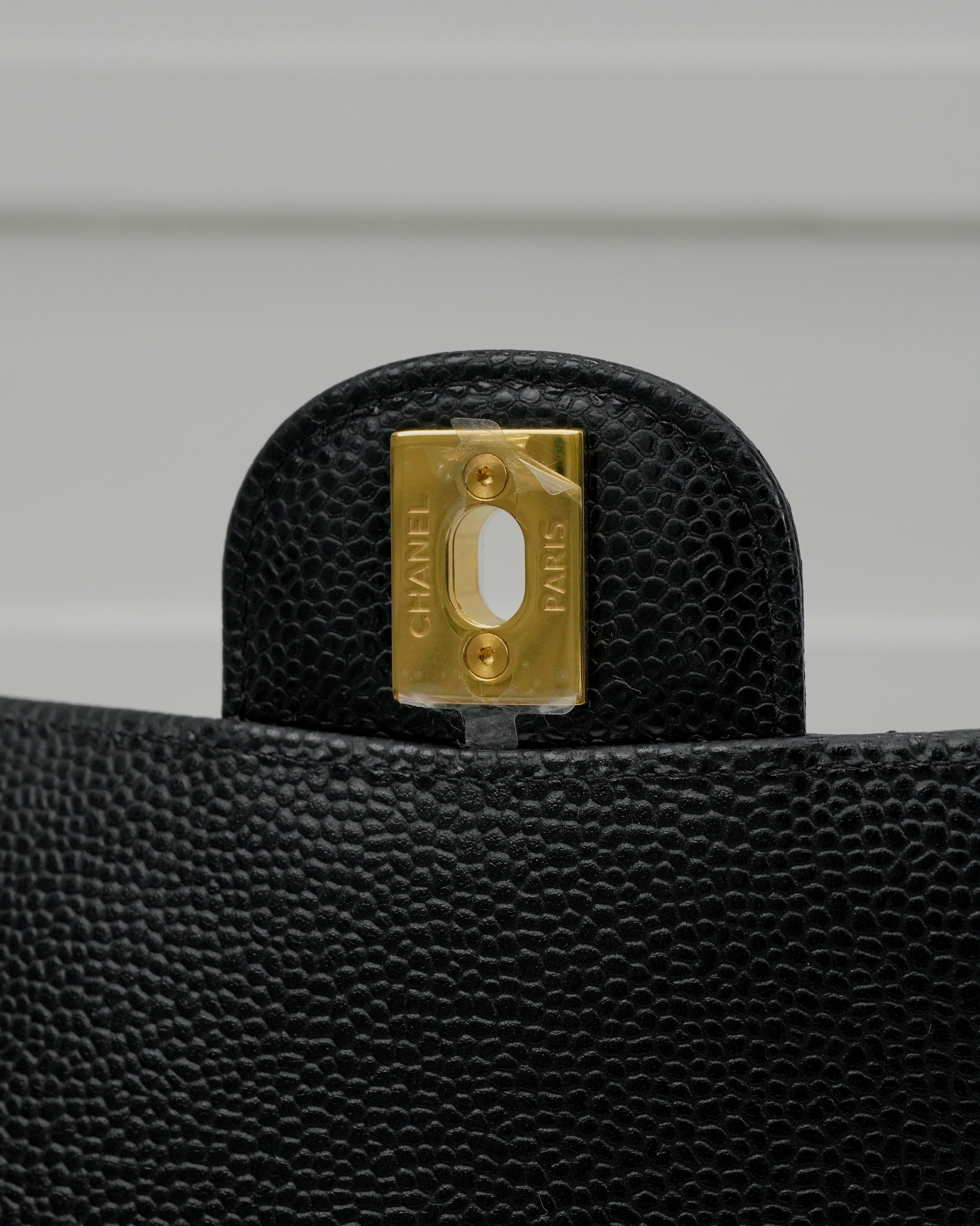 MEDIUM CLASSIC FLAP BLACK CAVIAR GOLDHARDWARE