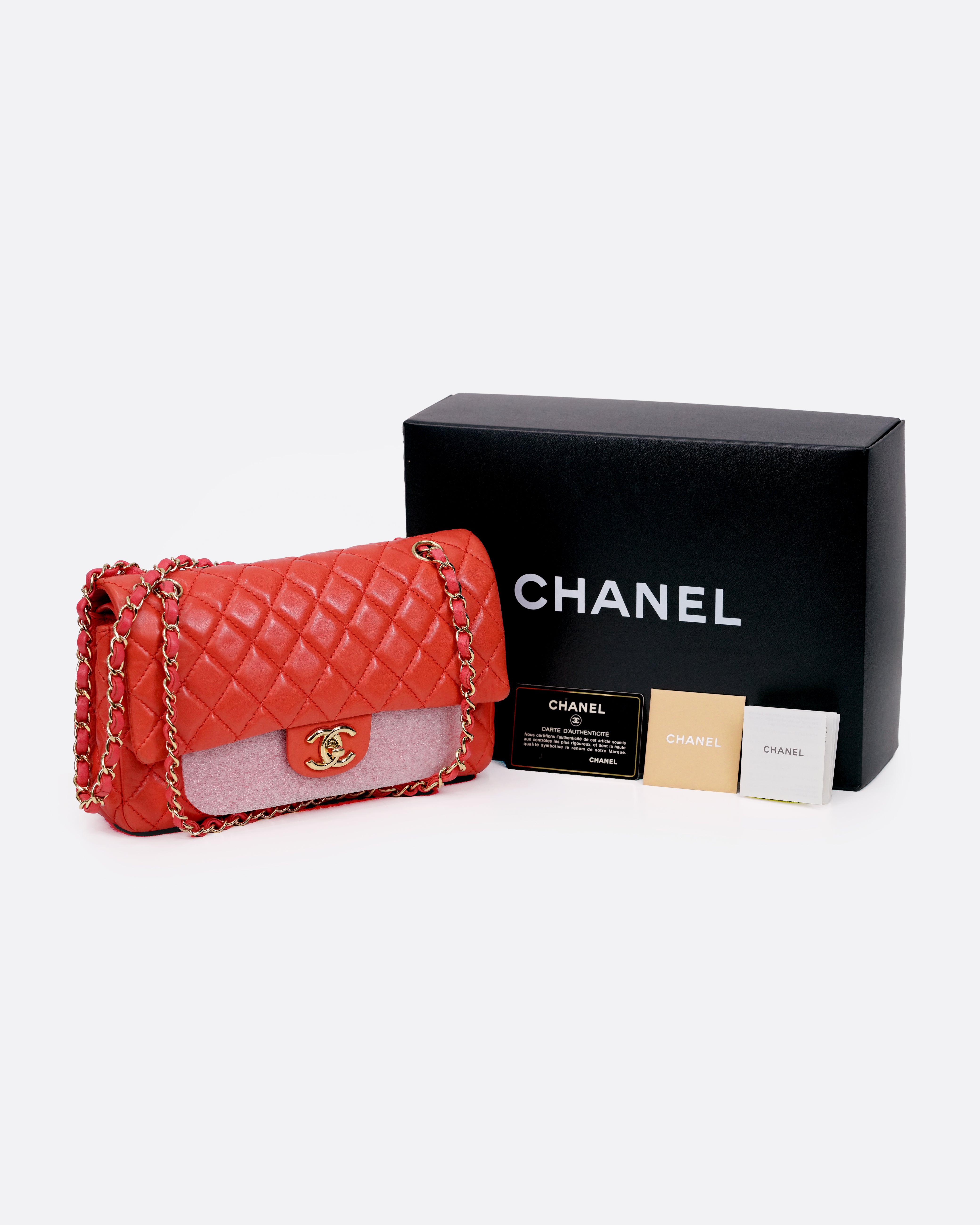 CLASSIC FLAP BAG MEDIUM CORAL RED GOLD HARDWARE