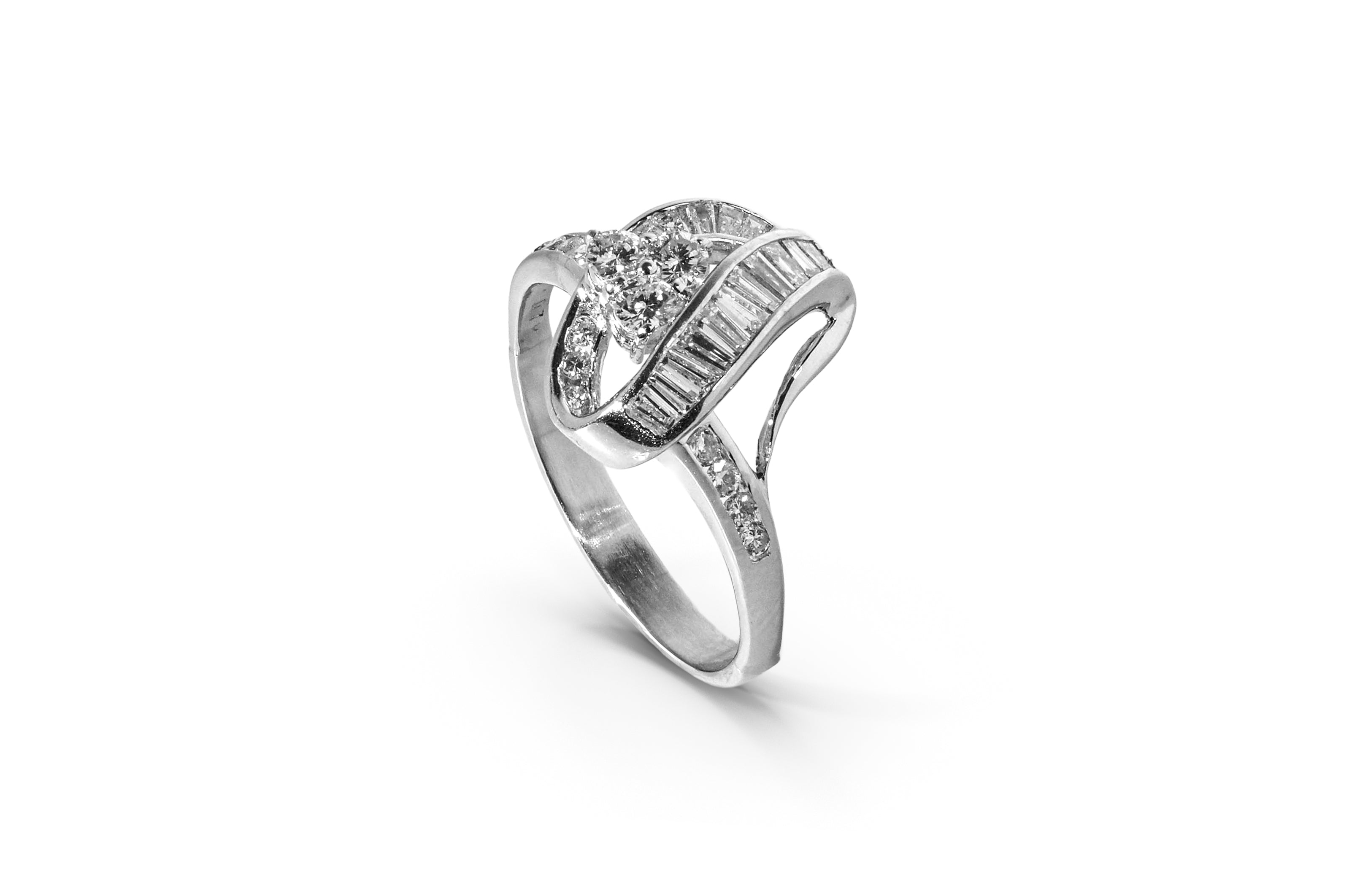 DIAMOND RING PT900 0.7CT SIZE 14.5