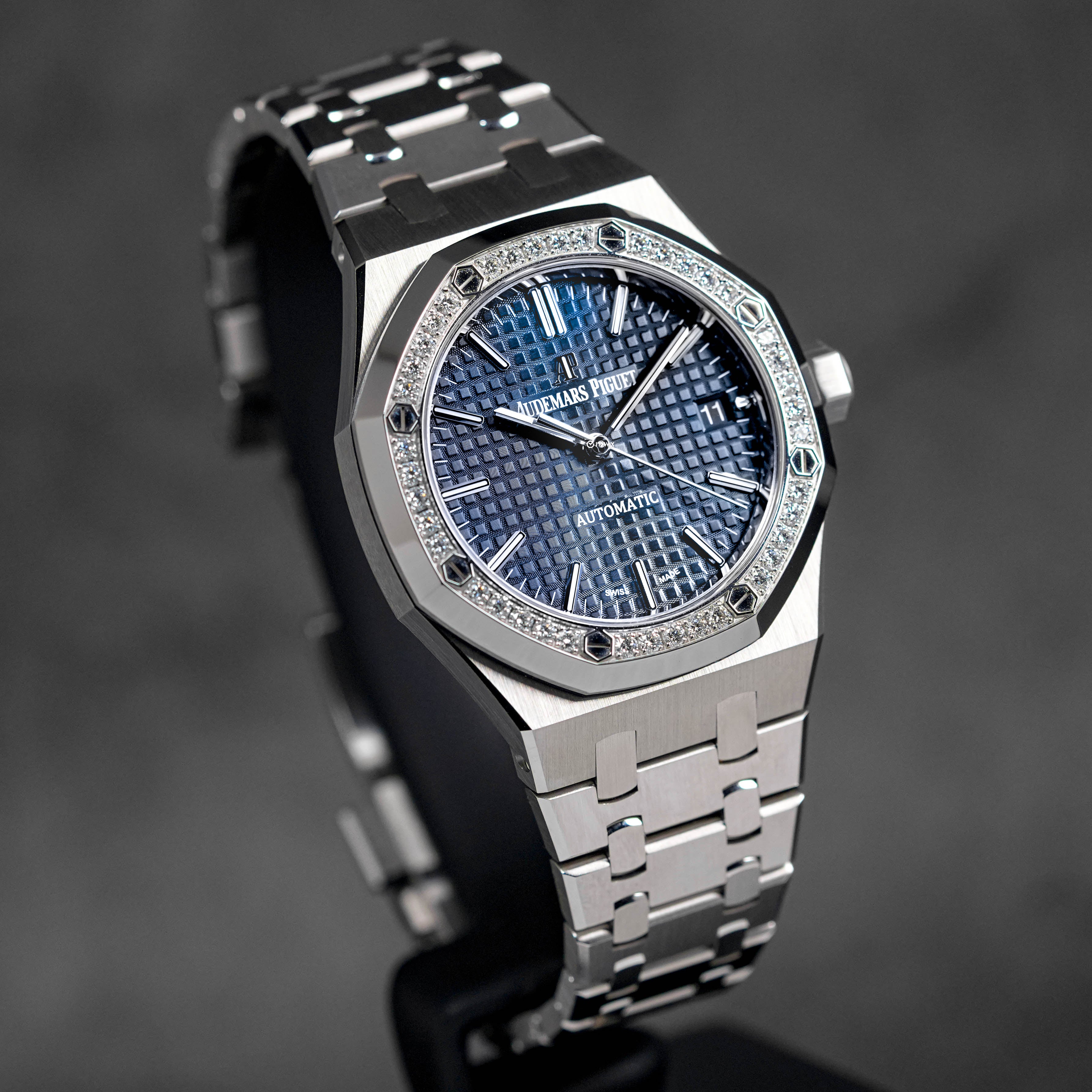 ROYAL OAK 37MM 15451 BLUE DIAL DIAMOND BEZEL (2026)