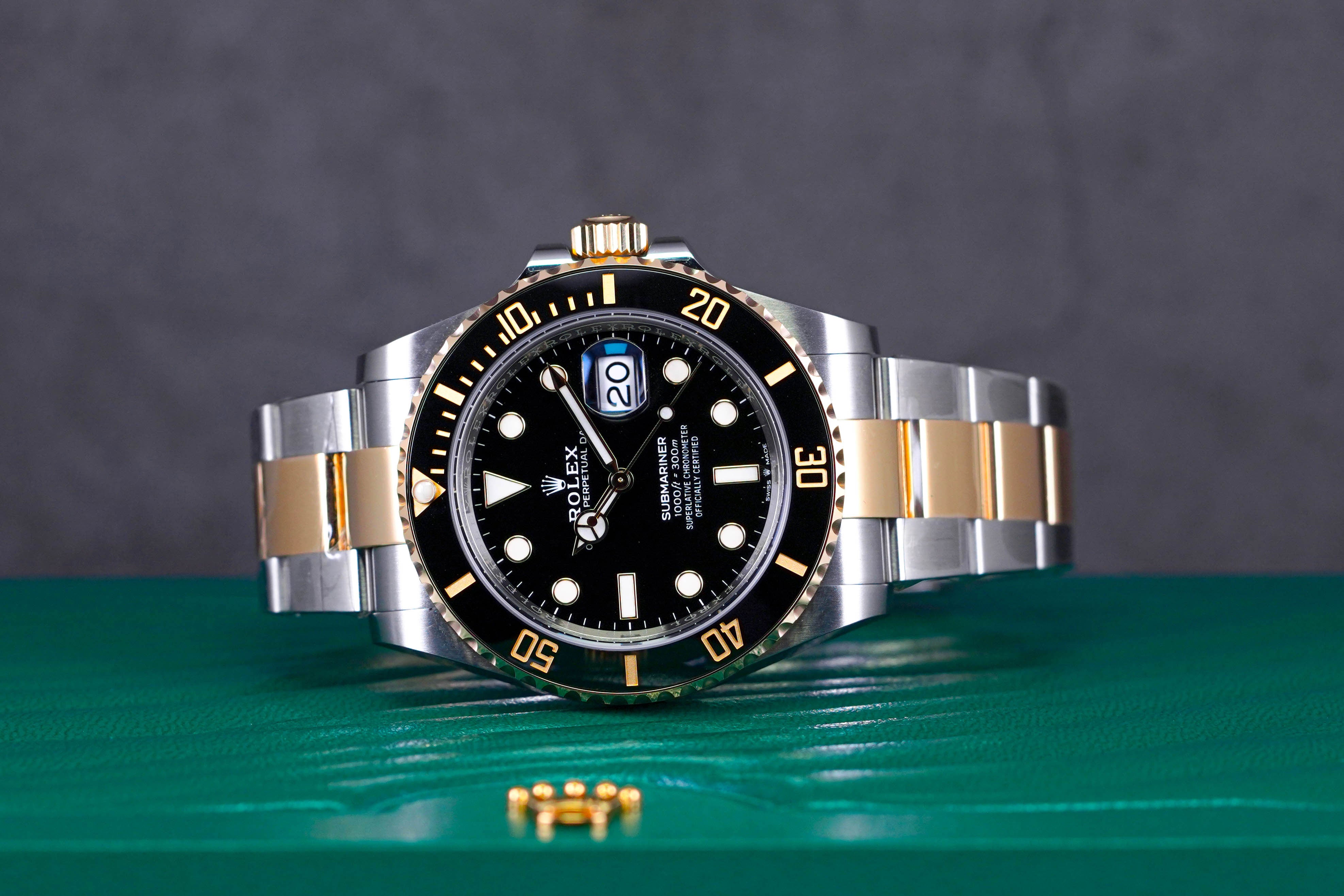 SUBMARINER DATE 41MM TWOTONE YELLOWGOLD BLACK DIAL (2022)