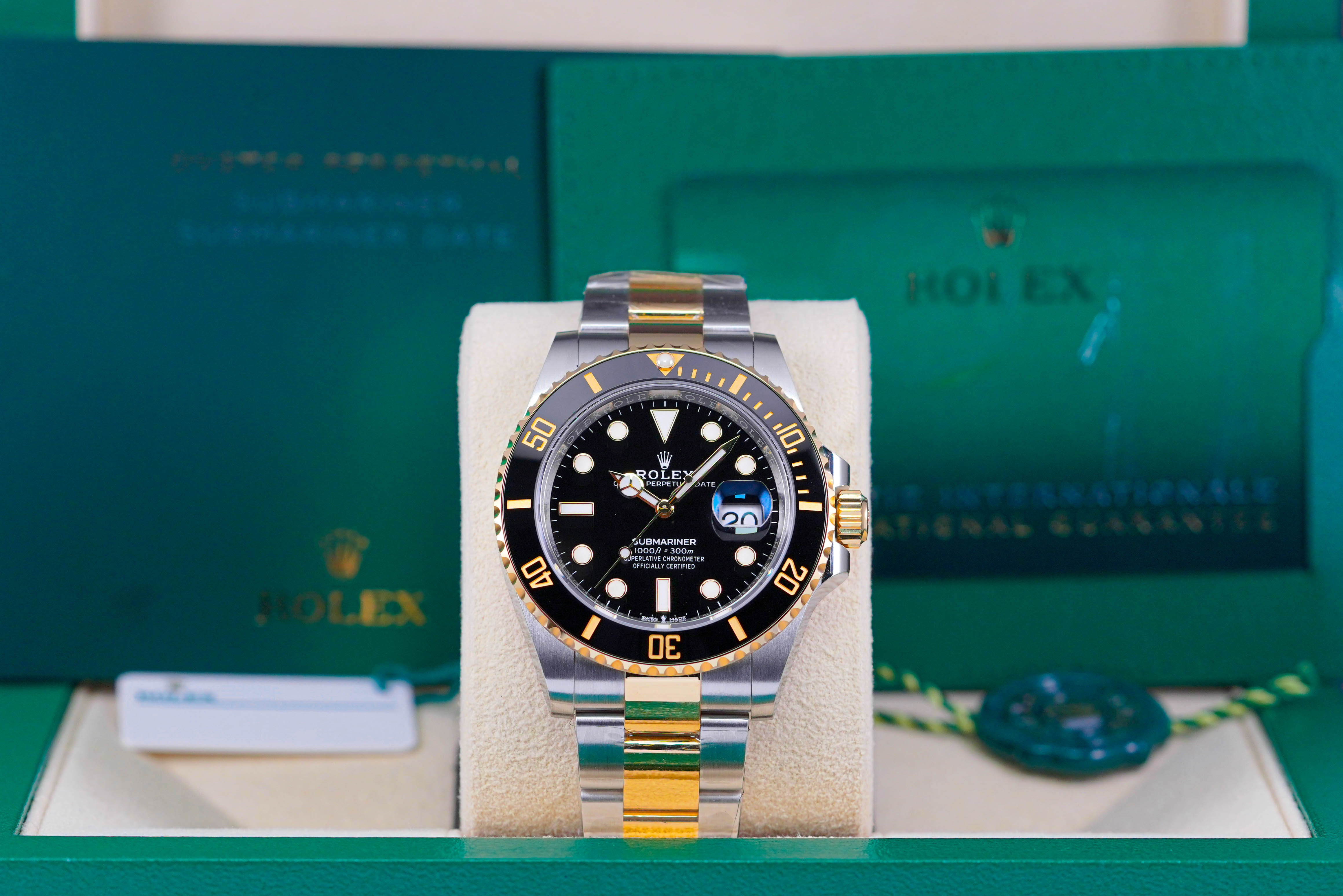 SUBMARINER DATE 41MM TWOTONE YELLOWGOLD BLACK DIAL (2022)