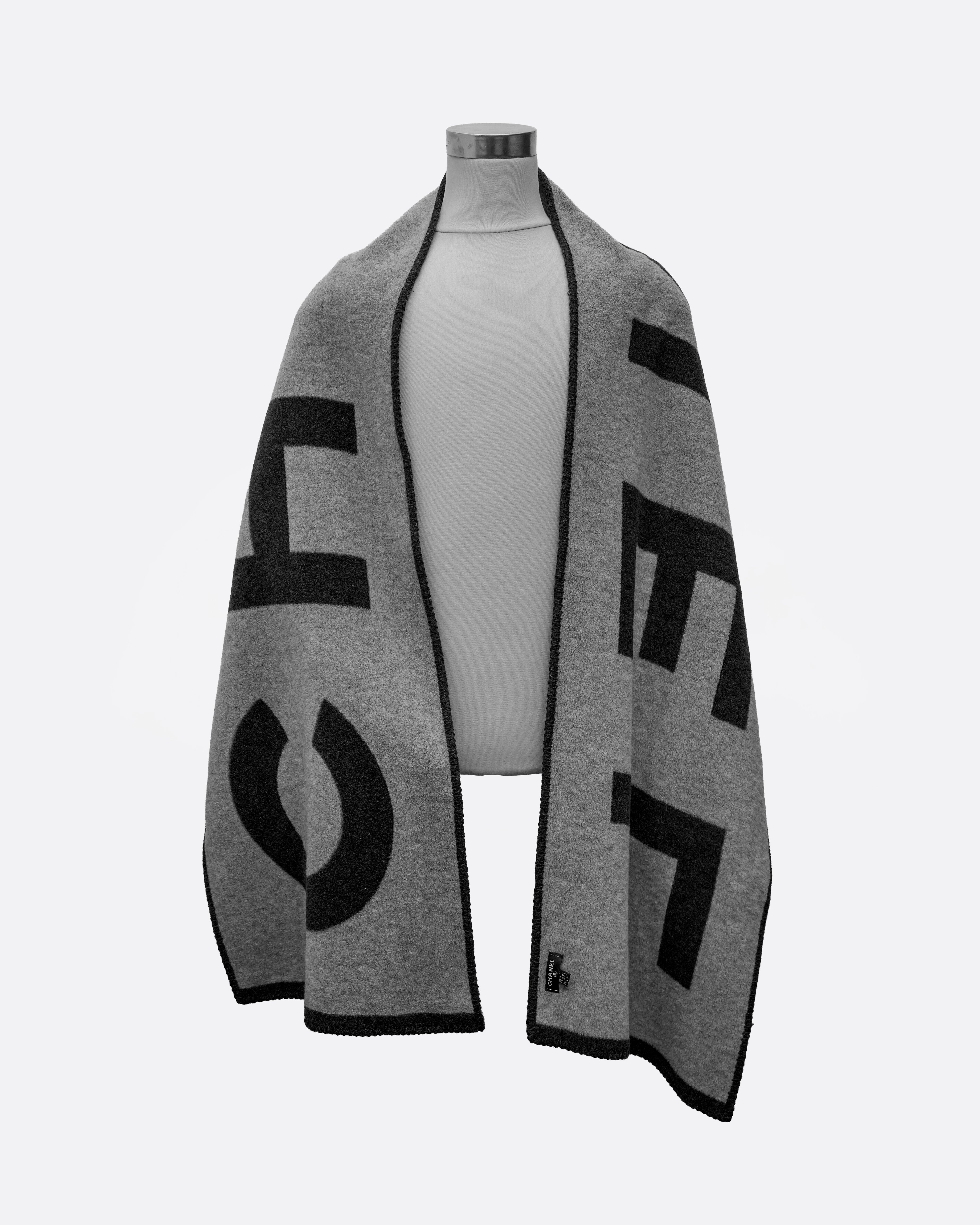 LOGO SHAWL SILK × CASHMERE GRAY