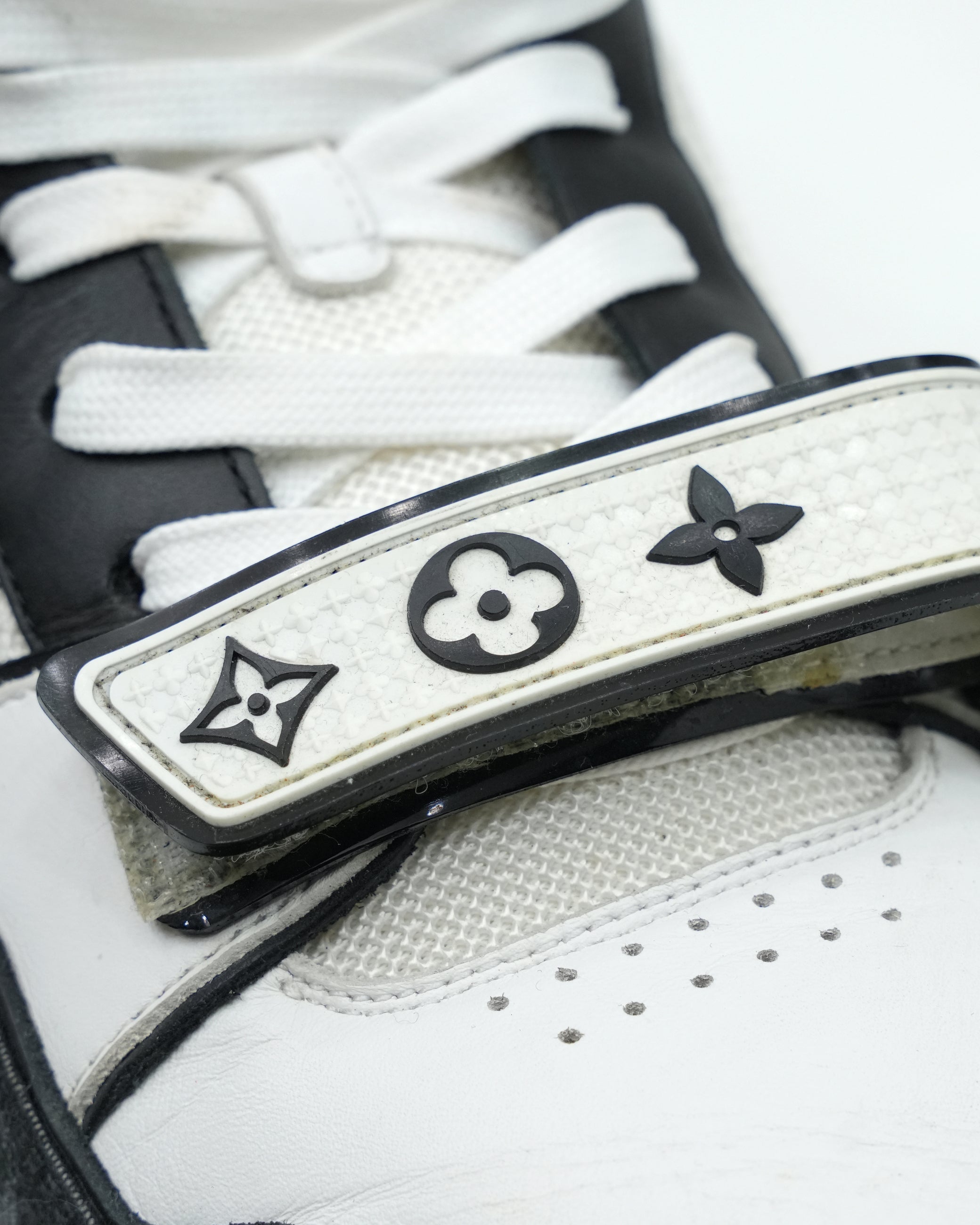 TRAINER SNEAKERS BLACK MONOGRAM SIZE 7