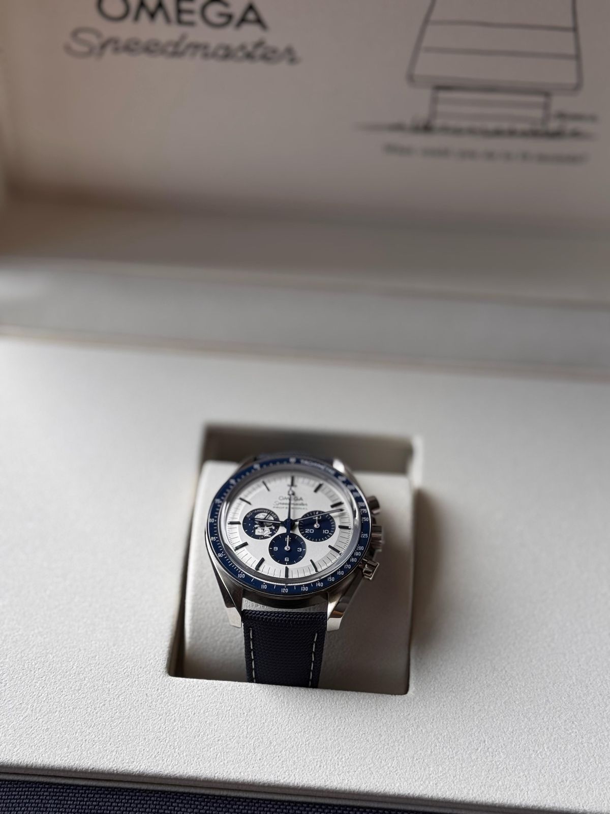 SPEEDMASTER 'SILVER SNOOPY AWARD' 50TH ANNIVERSARY (2025)