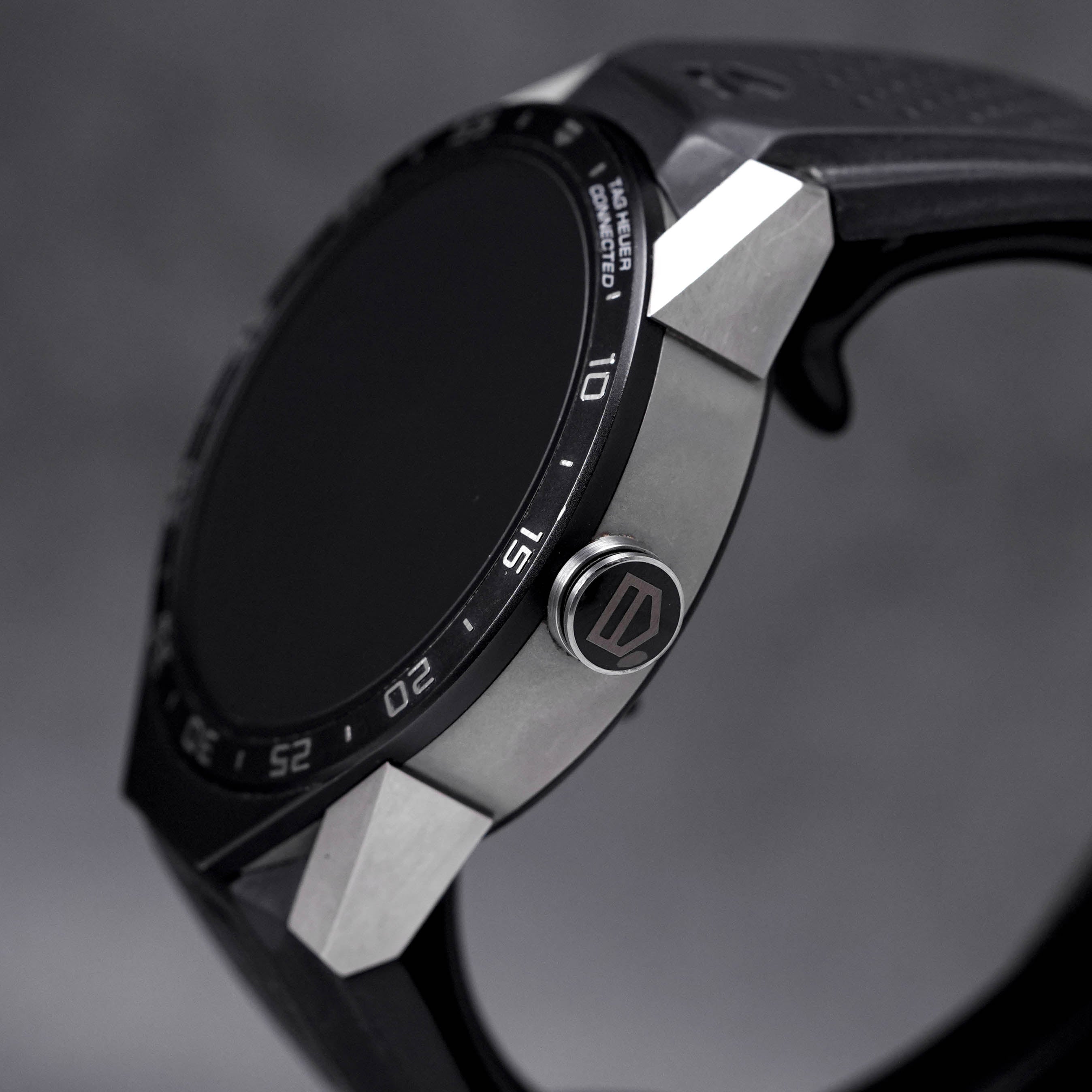 CONNECTED 46MM TITANIUM (2018)