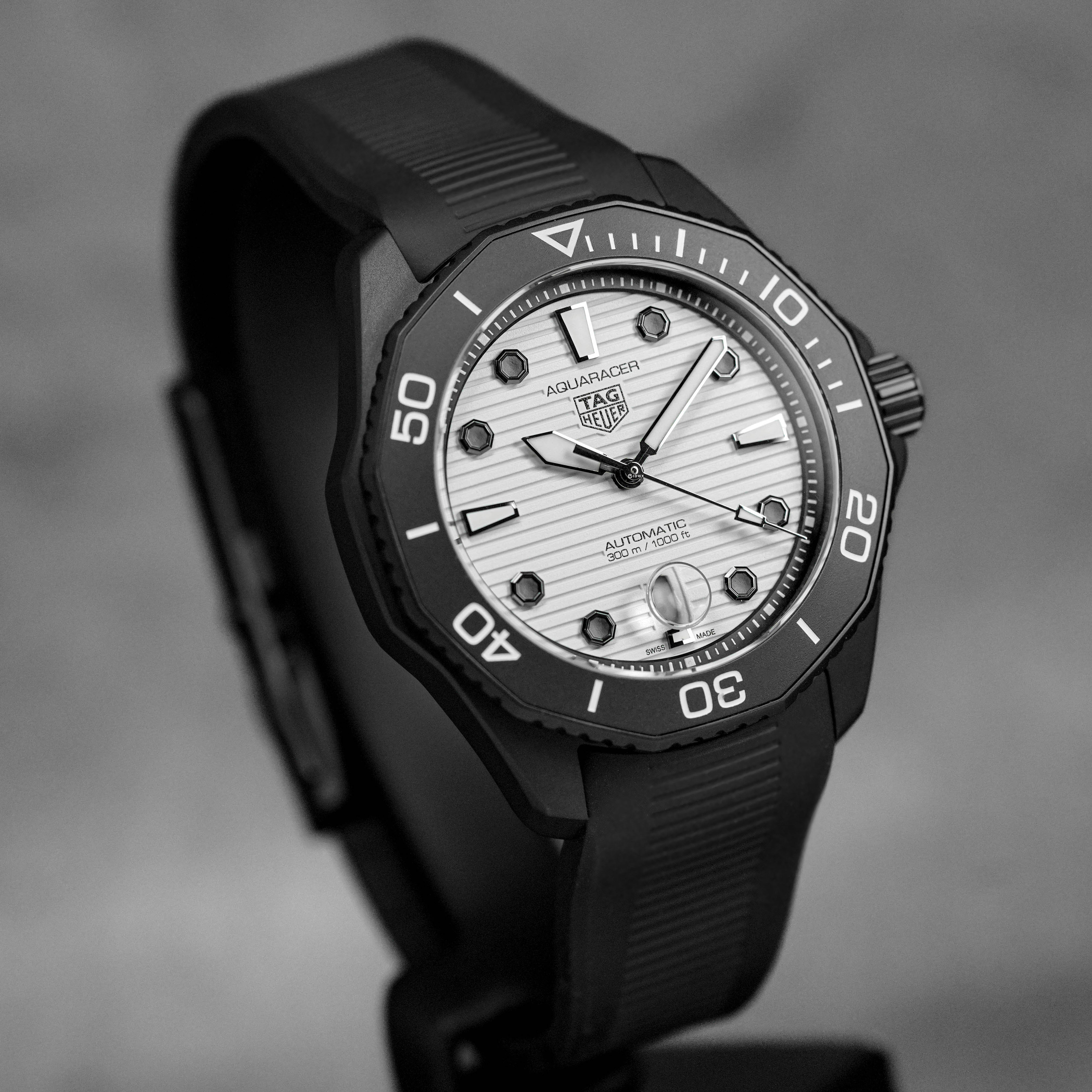 Harga Tag Heuer Aquaracer 300m DLC White