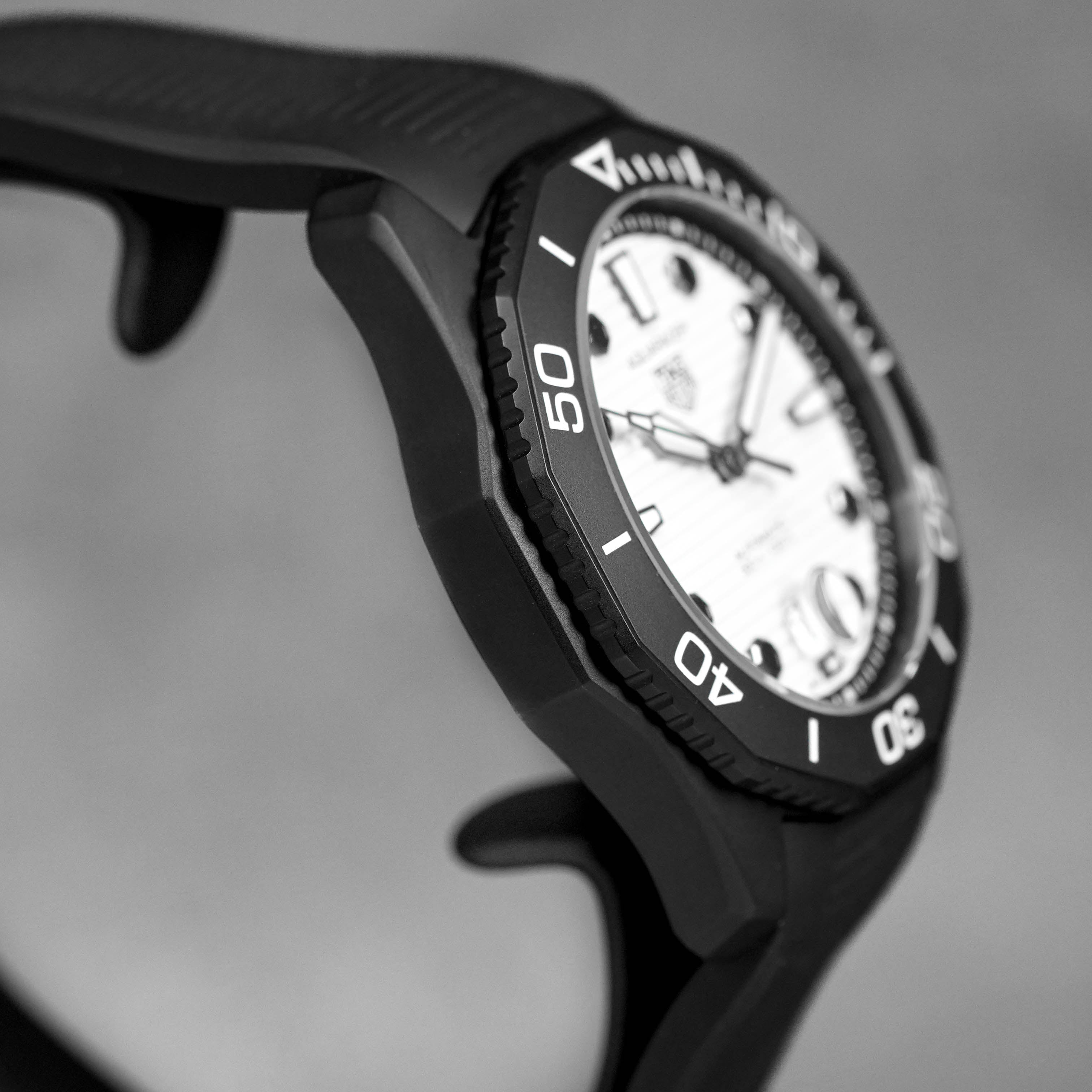 Harga Tag Heuer Aquaracer 300m DLC White