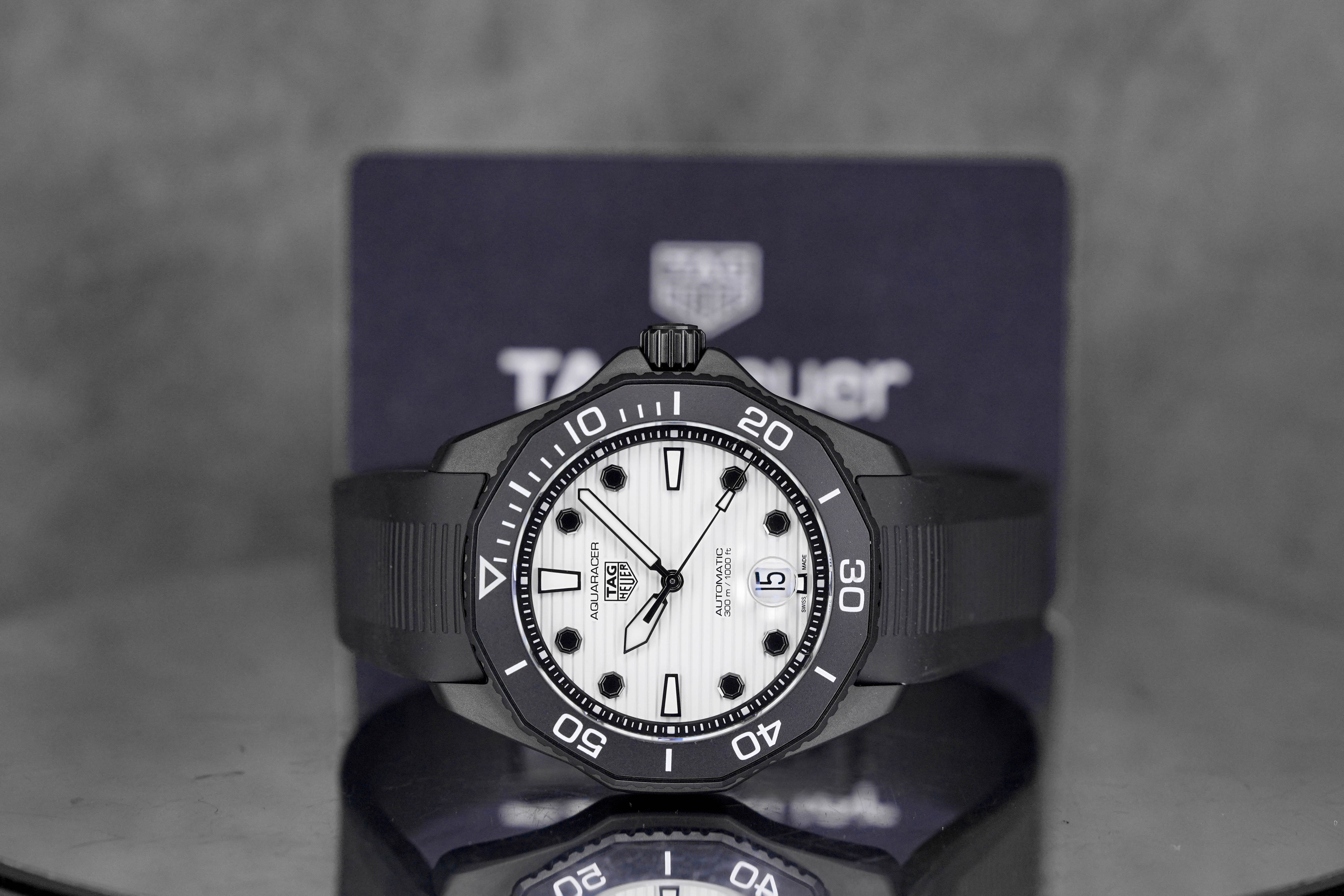 Harga Tag Heuer Aquaracer 300m DLC White