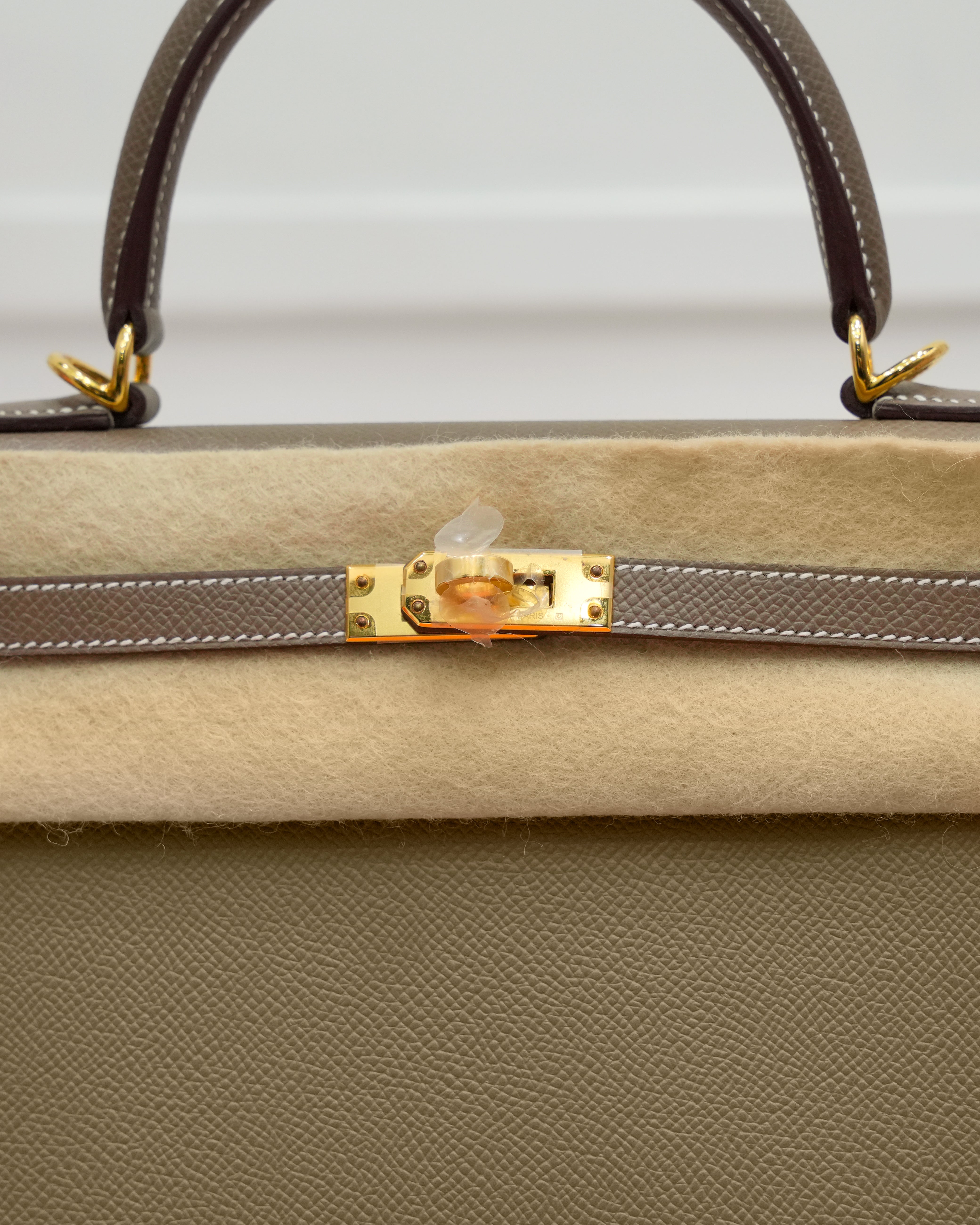 KELLY SELLIER 25 ETOUPE GOLD HARDWARE STAMP W