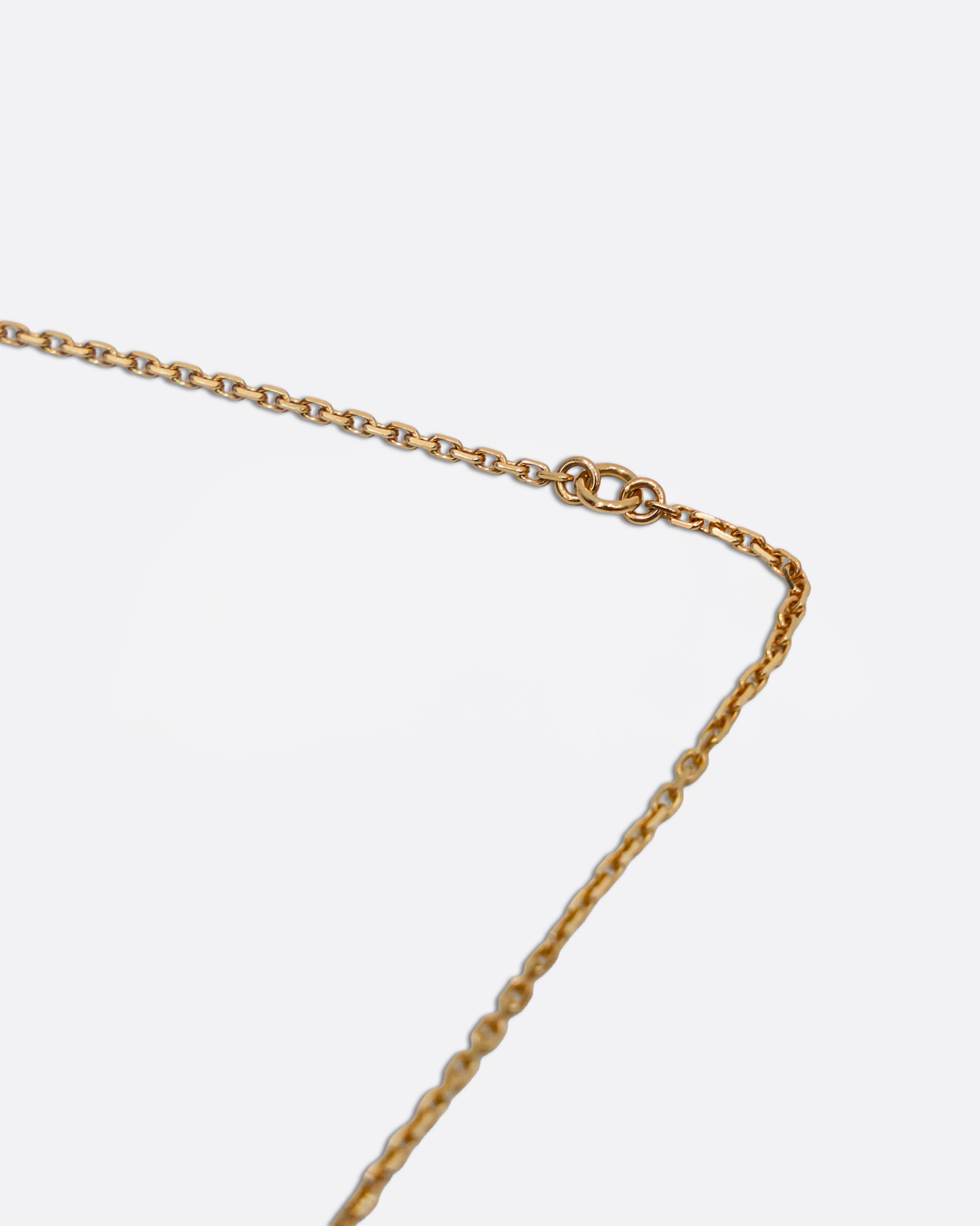 VINTAGE ALHAMBRA MOTHER OF PEARL NECKLACE (2020)