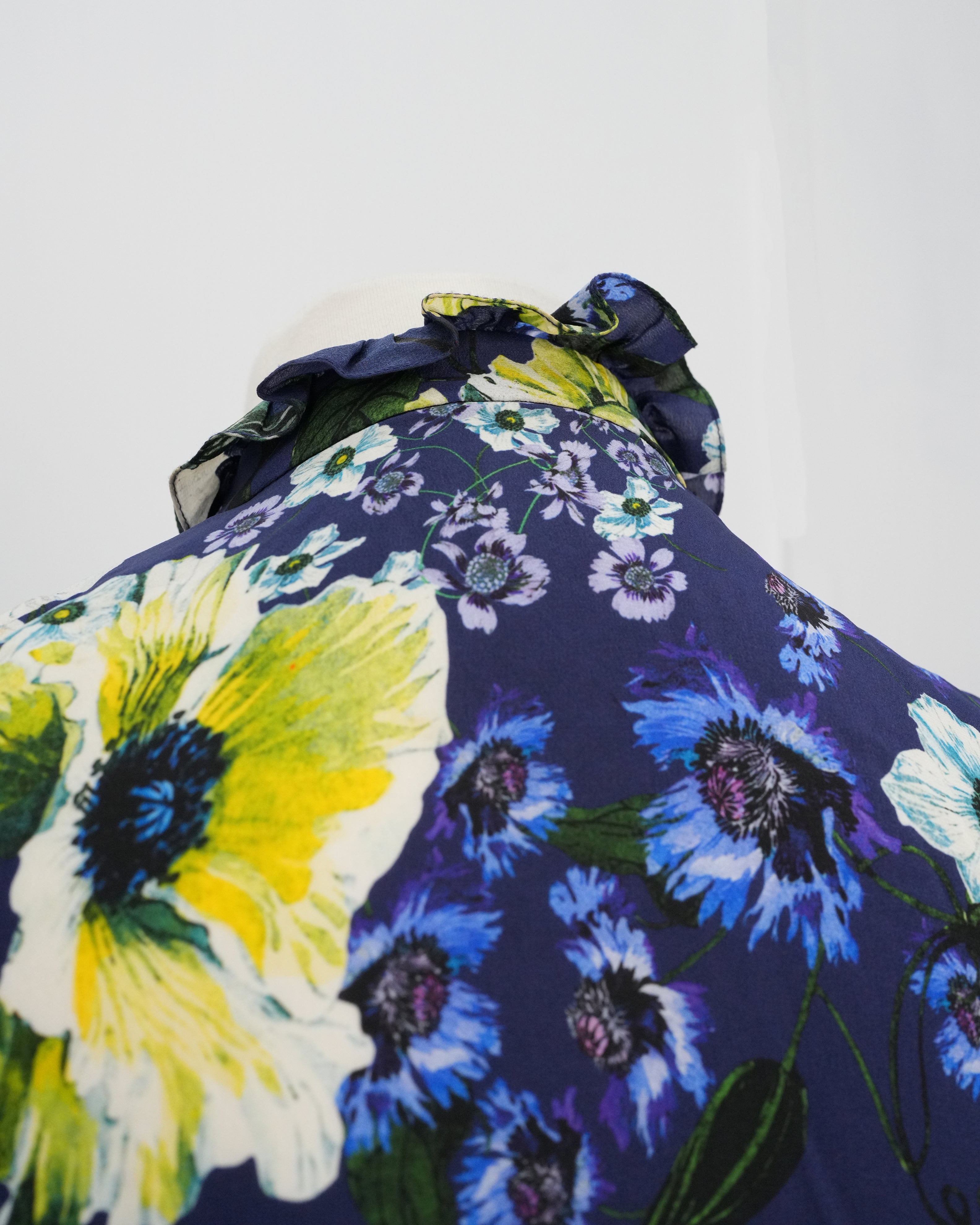 FLORAL-PRINT NAVY SILK TOP SIZE 40