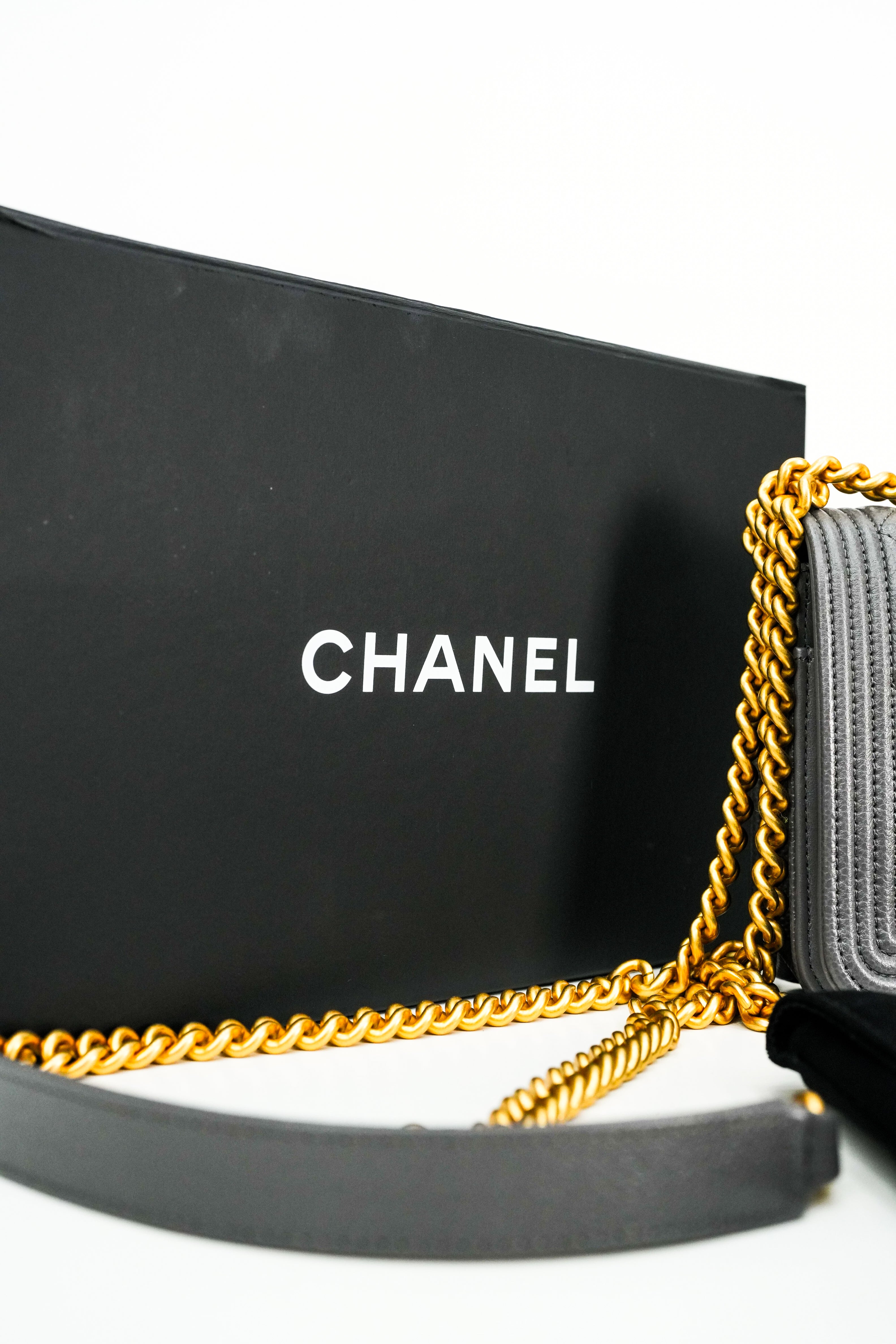 BOY WALLET ON CHAIN CAVIAR GREY GHW