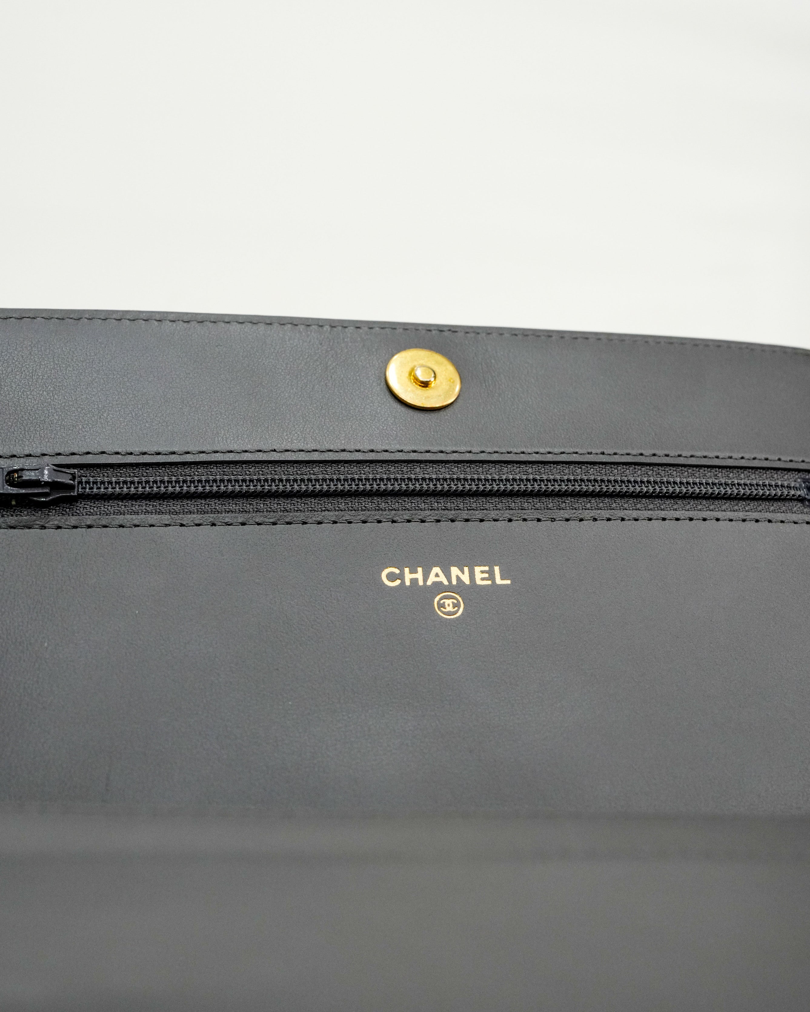 BOY WALLET ON CHAIN CAVIAR GREY GHW