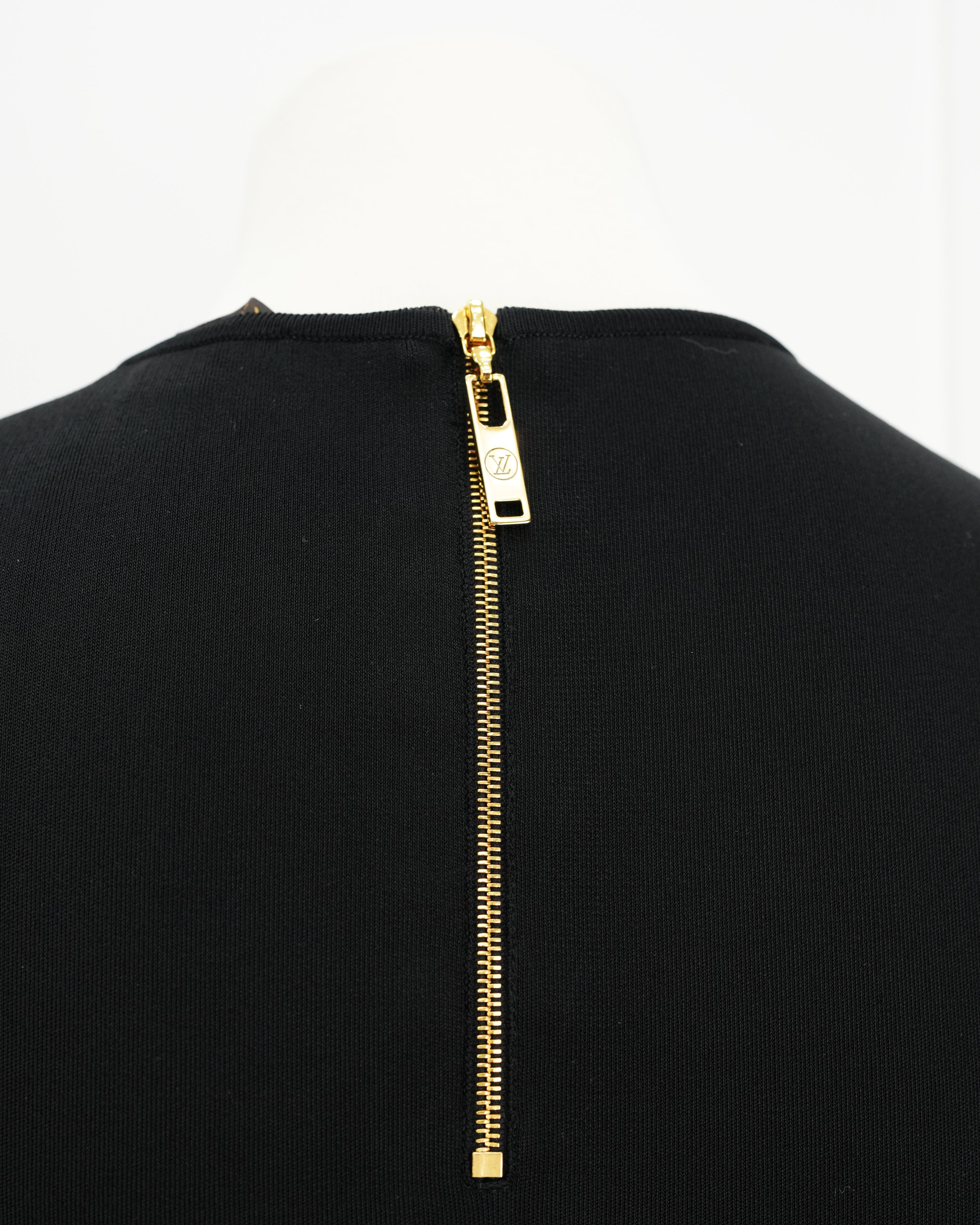 FIT-AND-FLARE BLACK DRESS WITH GOLD DETAILING SIZE M