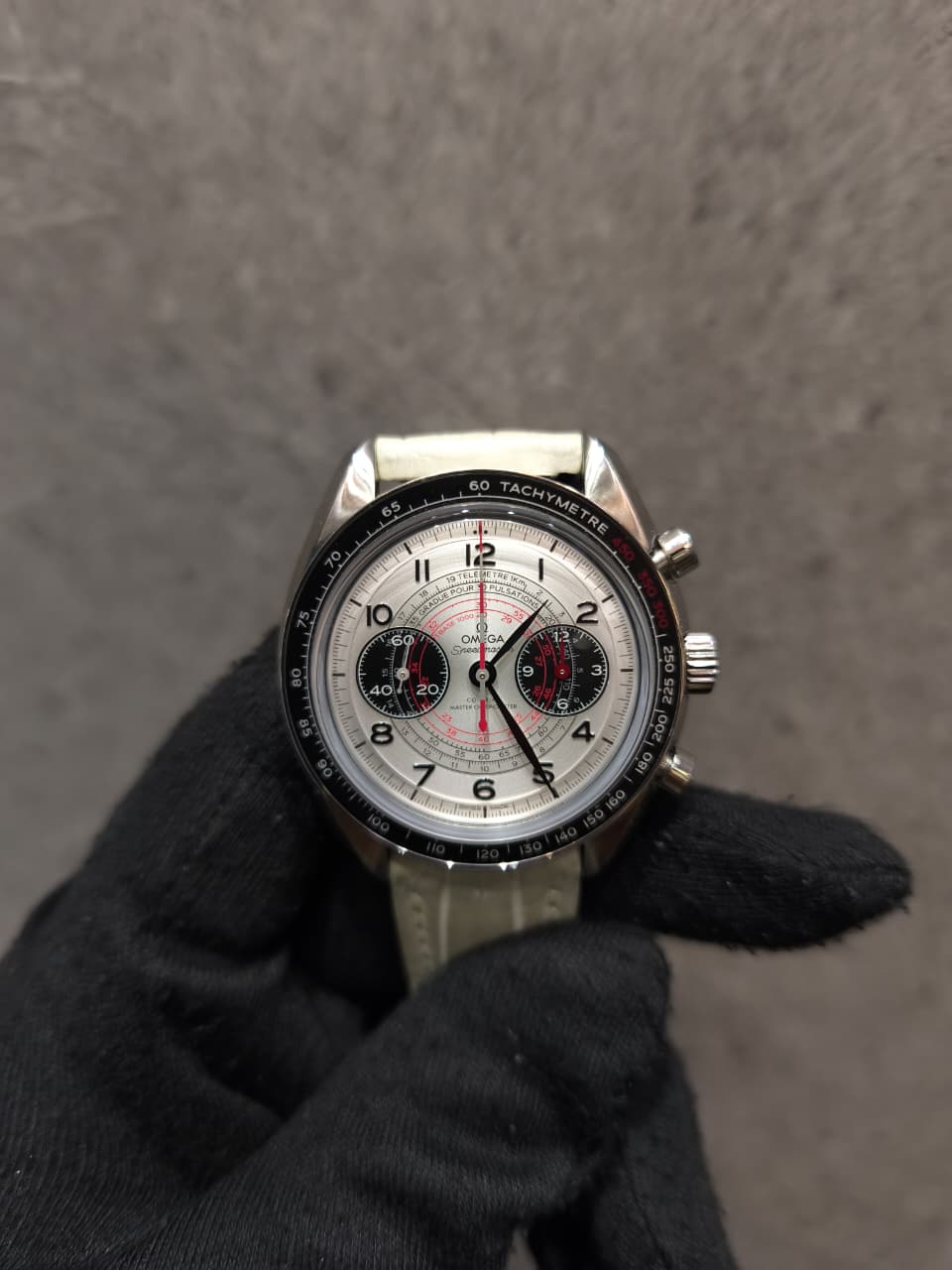 SPEEDMASTER CHRONOSCOPE SILVER-RED DIAL (2022)