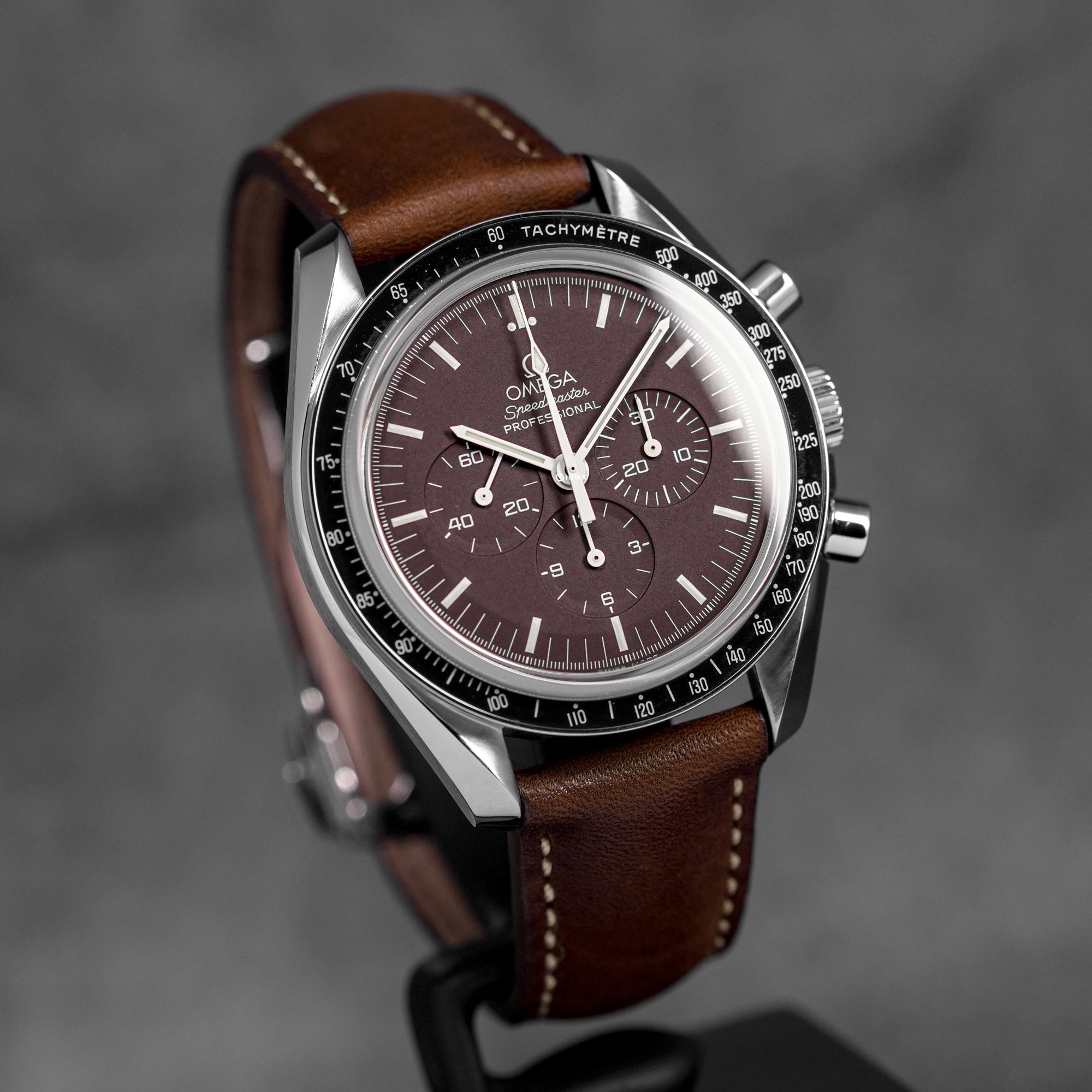harga omega speedmaster moonwatch brown