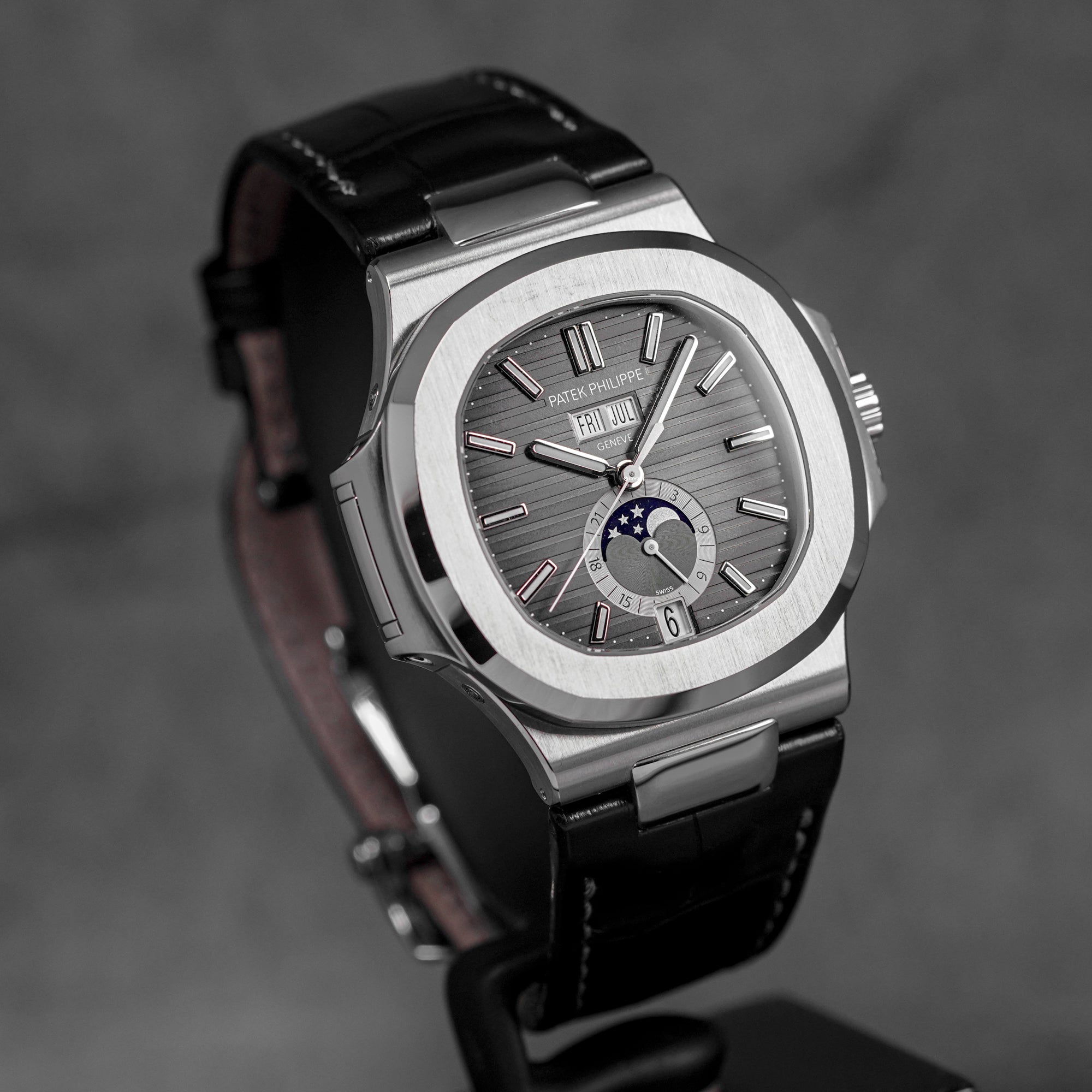 NAUTILUS 5726A ANNUAL CALENDAR MOONPHASE (2026)